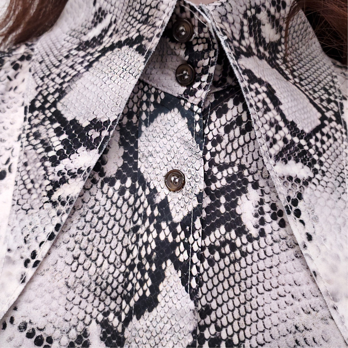 16 ARLINGTON SNAKESKIN BLOUSE - SIZE 2 US / 6 UK