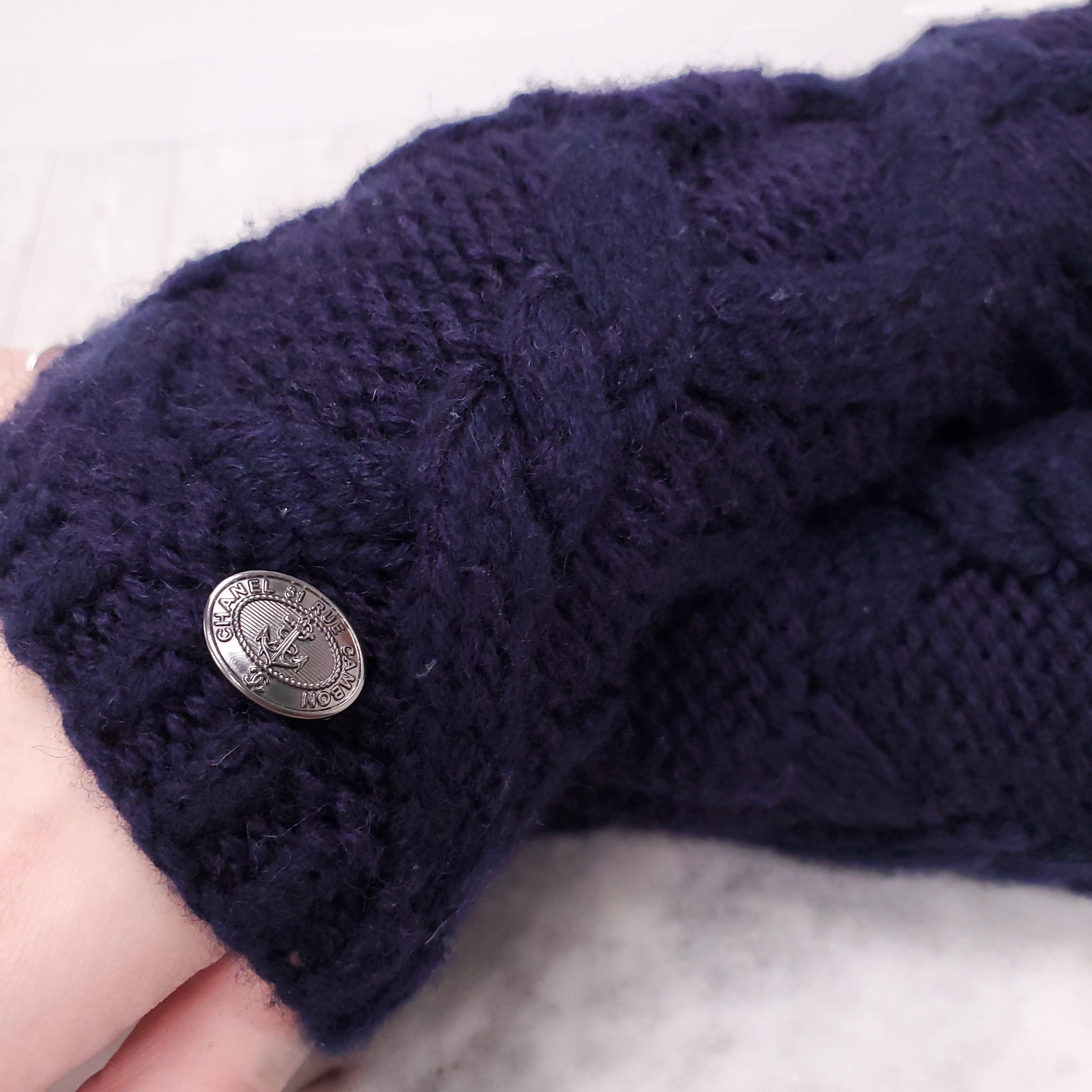 CHANEL NAVY FINGERLESS GLOVES