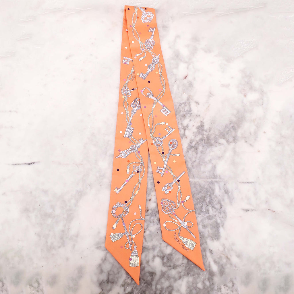 HERMÈS ORANGE PATTERNED TWILLY