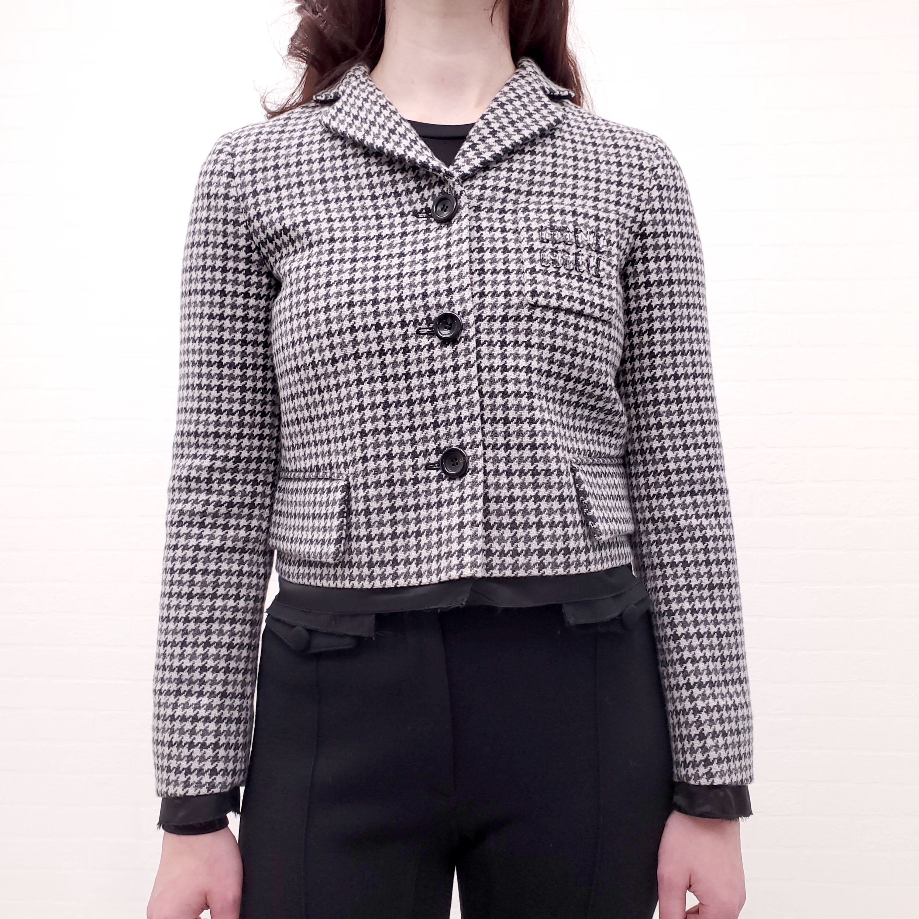 MIU MIU CROPPED HOUNDSTOOTH BLAZER WITH LOGO - SIZE 36
