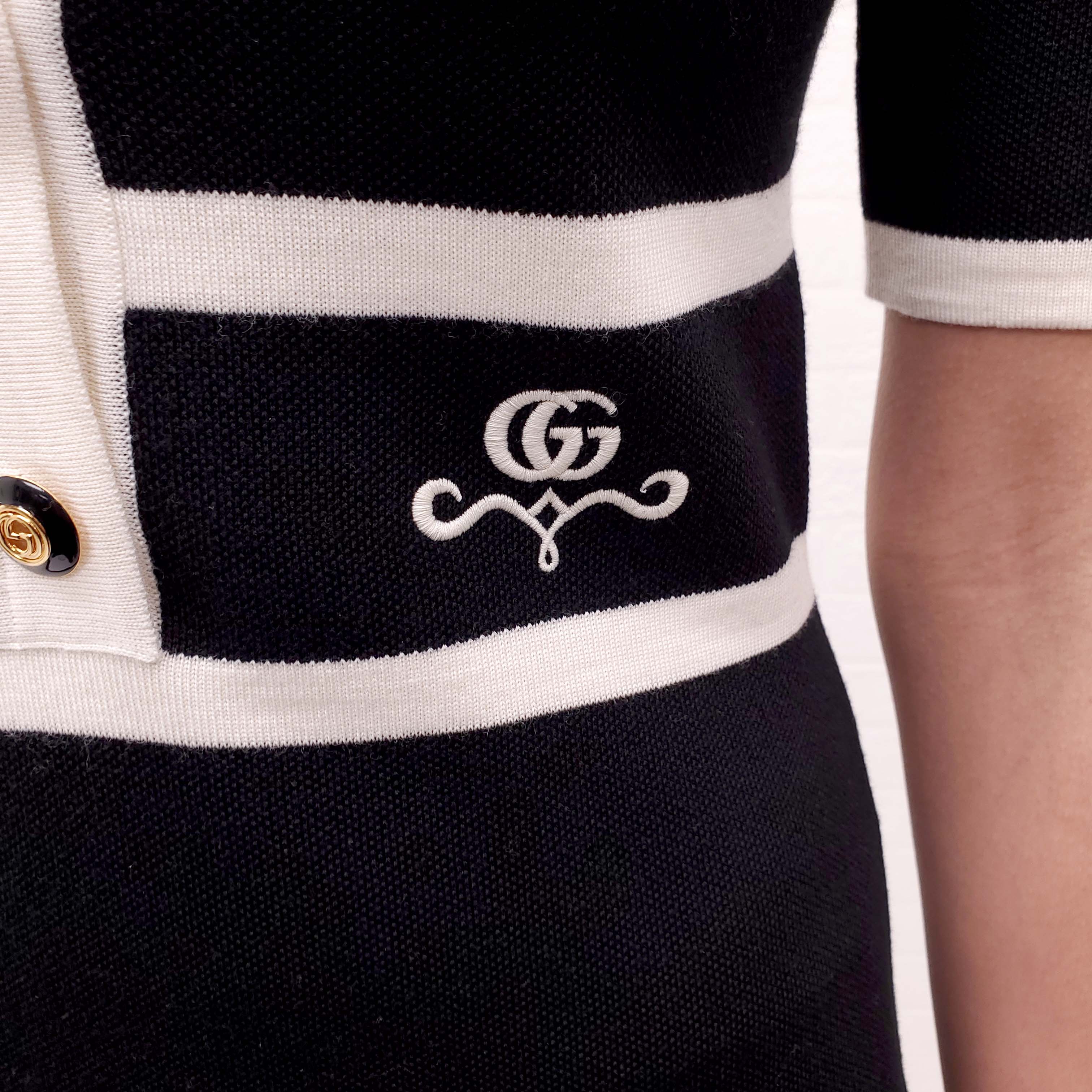 GUCCI BLACK AND CREAM KNIT SWEATER DRESS WITH LOGO BUTTONS - SIZE XS