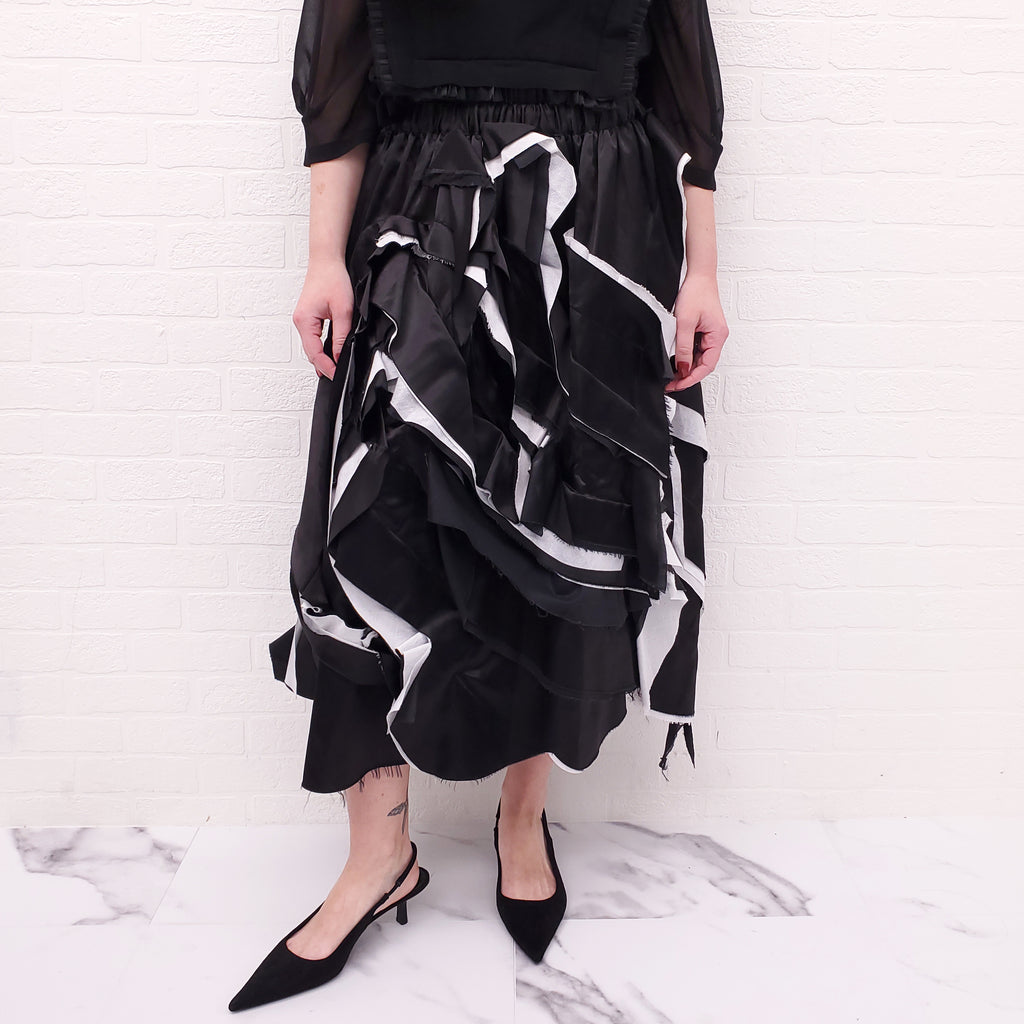 COMME DES GARÇONS BLACK AND WHITE RUFFLE SKIRT - SIZE M