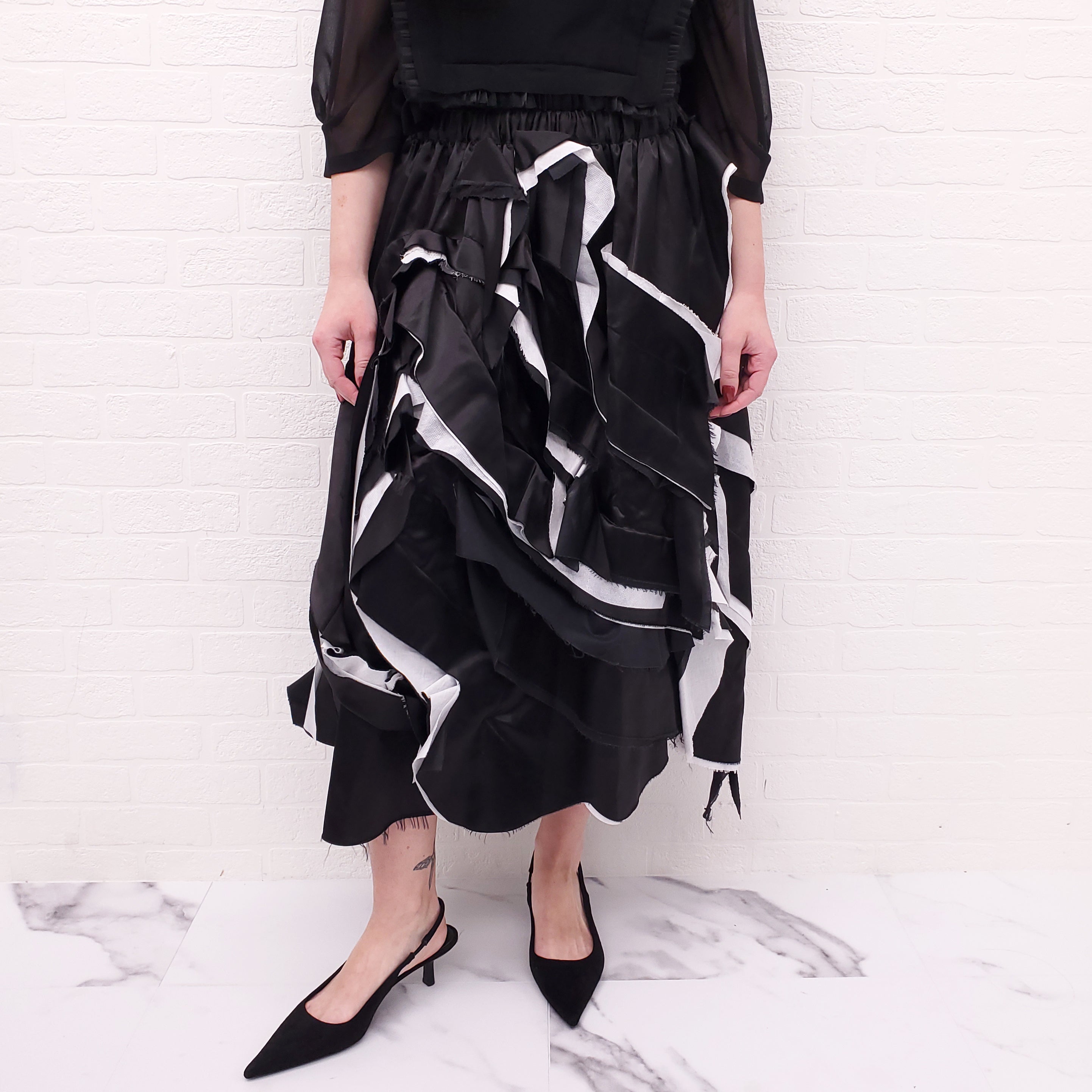 COMME DES GARÇONS BLACK AND WHITE RUFFLE SKIRT - SIZE M