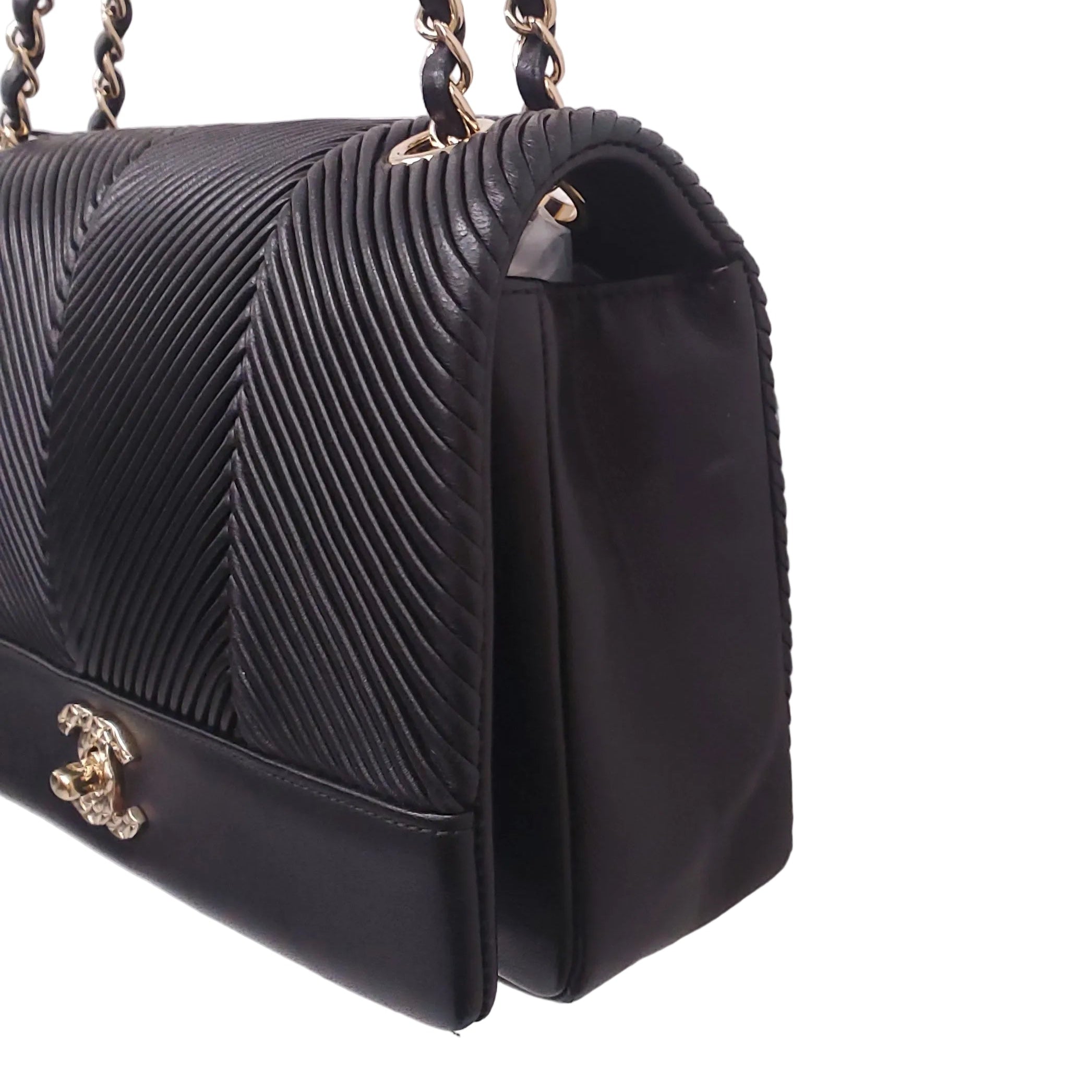 CHANEL BLACK CHEVRON FLAP BAG