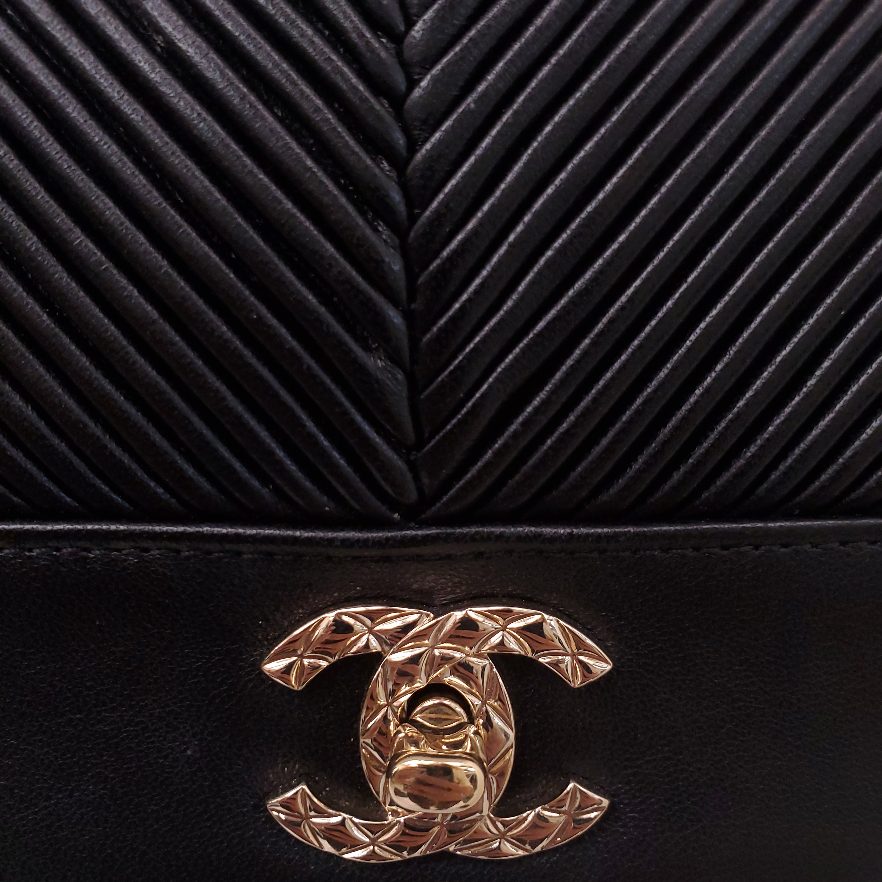 CHANEL BLACK CHEVRON FLAP BAG
