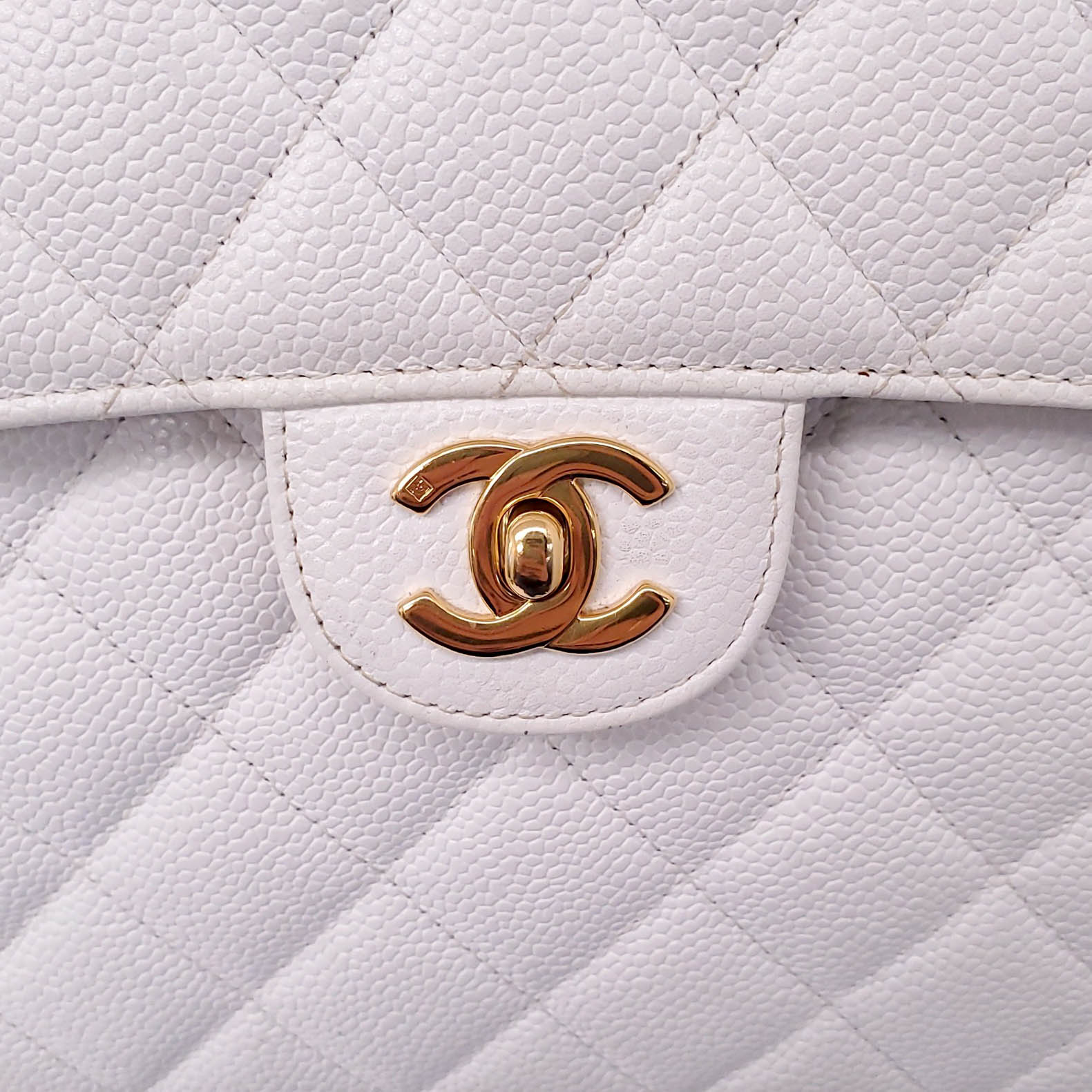 CHANEL VINTAGE CLASSIC WHITE QUILTED CAVIAR JUMBO SINGLE FLAP BAG