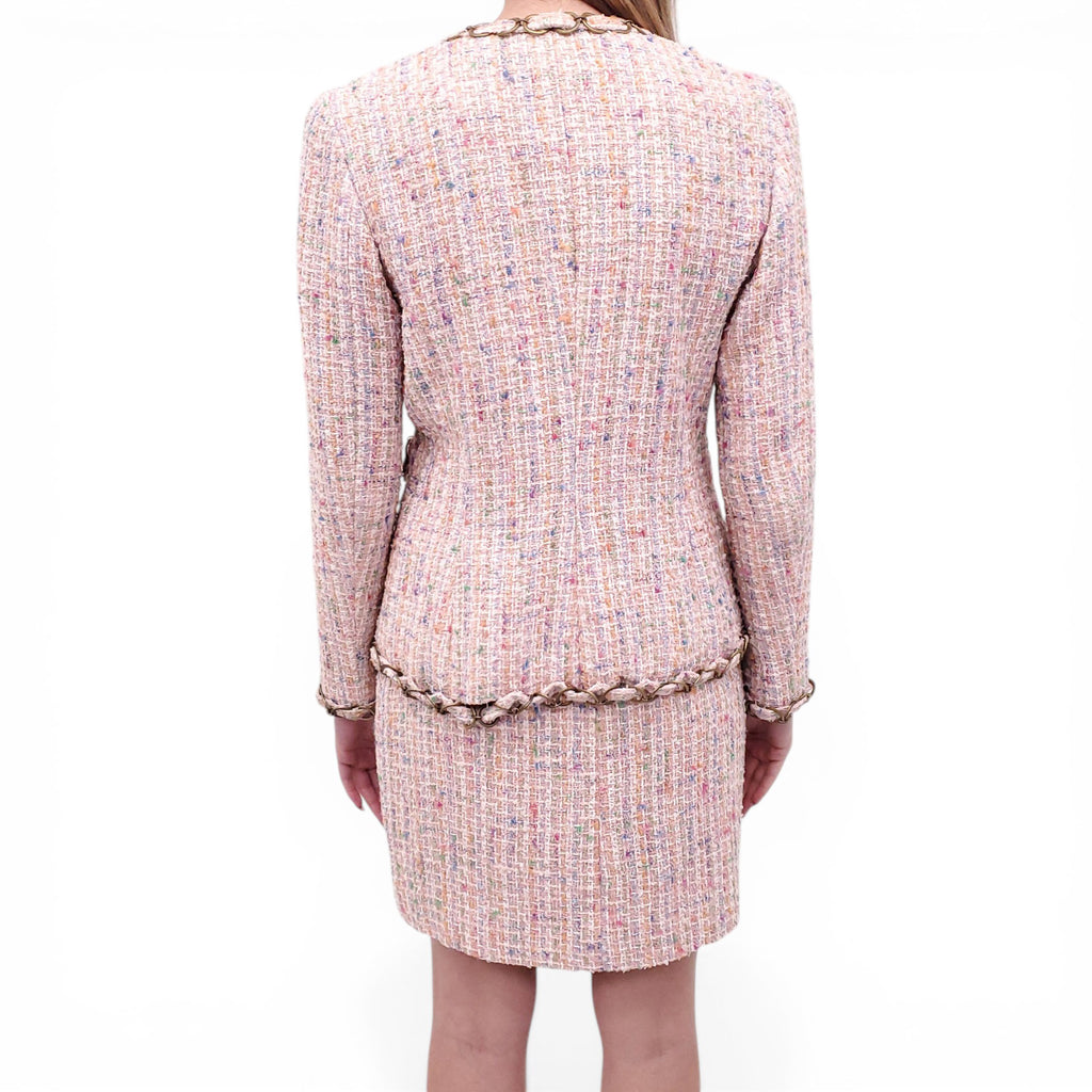 CHANEL PINK TWEED SUIT WITH CHAIN DETAIL - SIZE 40