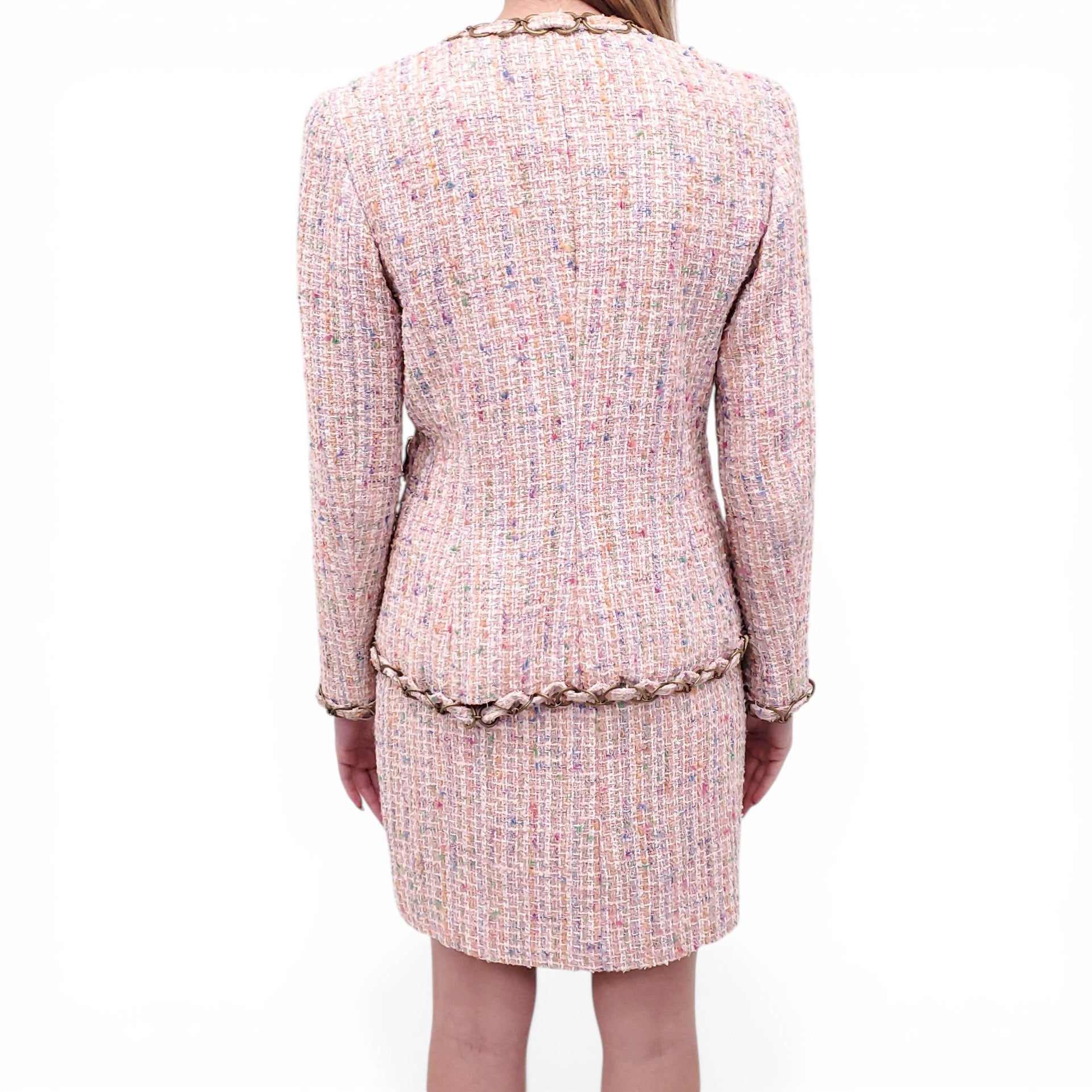 CHANEL PINK TWEED SUIT WITH CHAIN DETAIL - SIZE 40