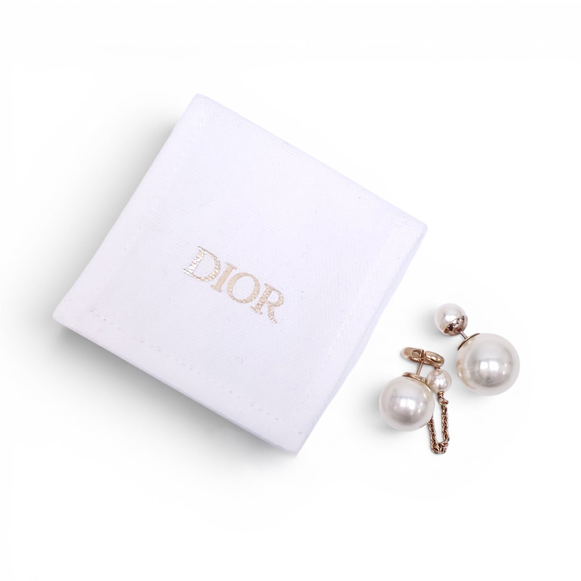 CHRISTIAN DIOR PEARL EARRINGS WITH GOLD CD LOGO DETAIL