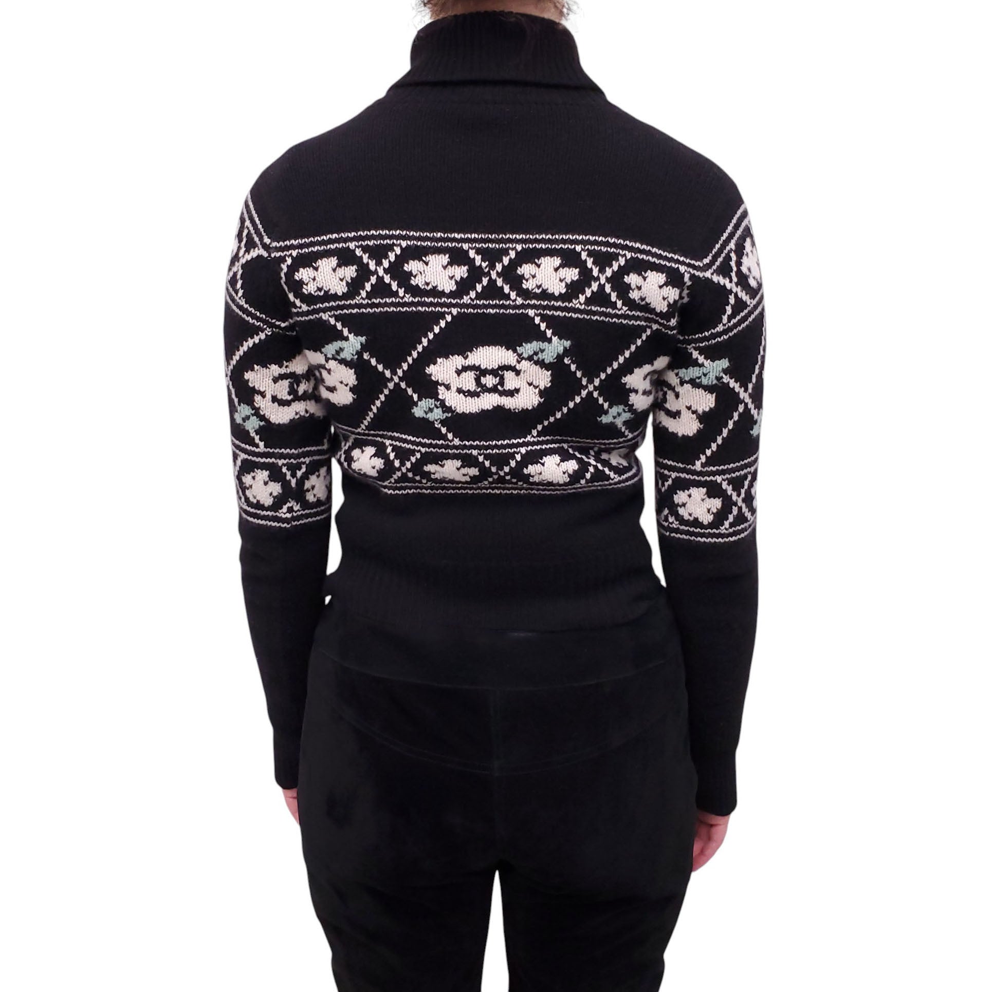 CHANEL BLACK CASHMERE TURTLENECK SWEATER WITH CAMÉLIA AND LOGO PATTERN - SIZE 38