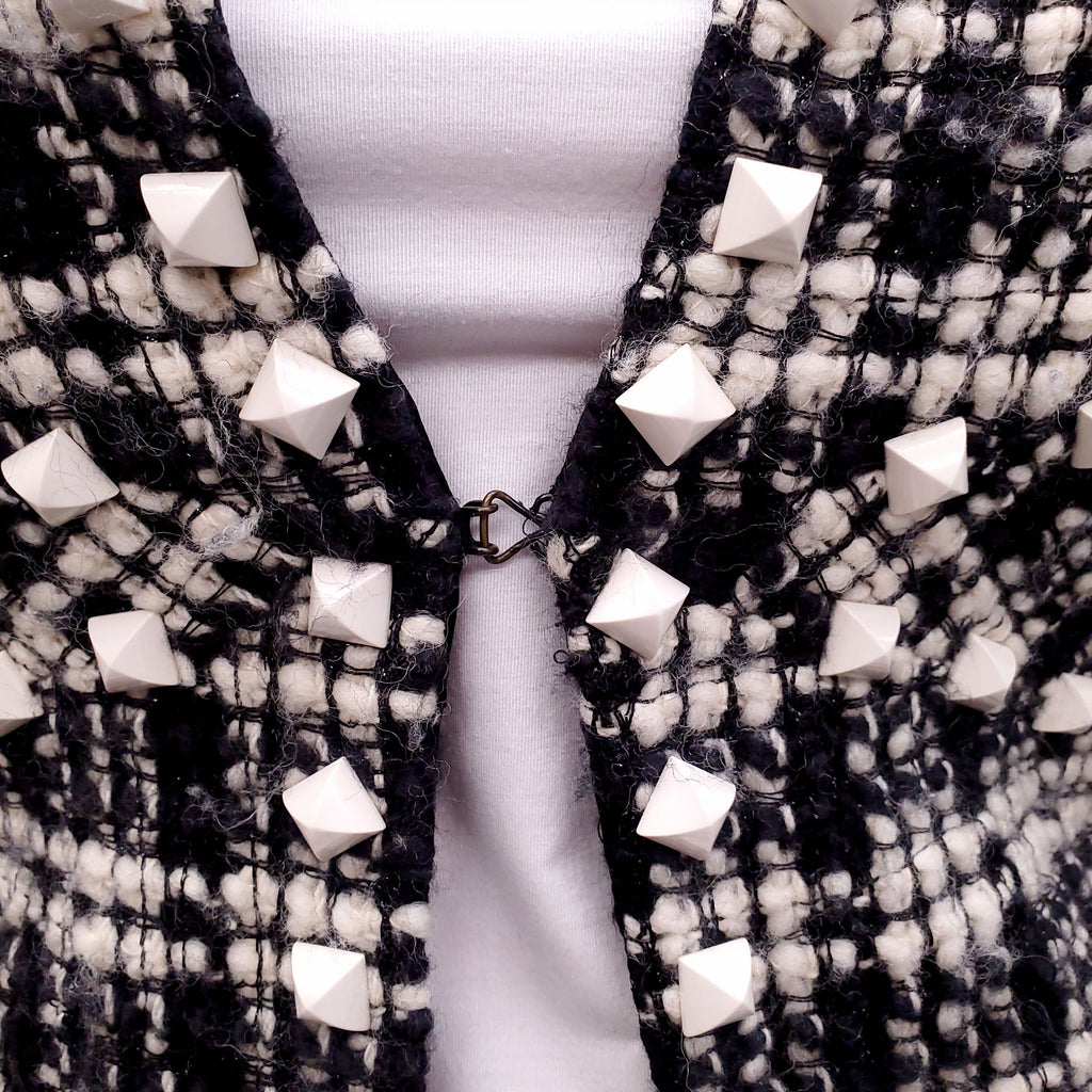 CHANEL CREAM AND BLACK METALLIC TWEED SUIT WITH STUDDED DETAIL - SIZE 38/40