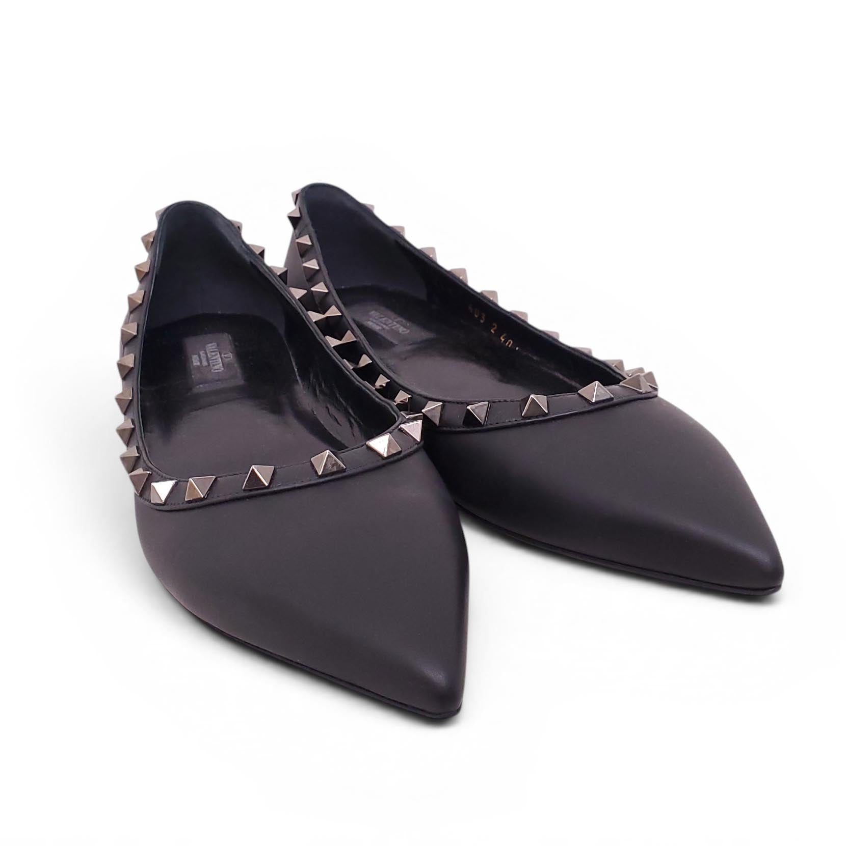 VALENTINO BLACK ROCKSTUD FLATS - SIZE 40.5
