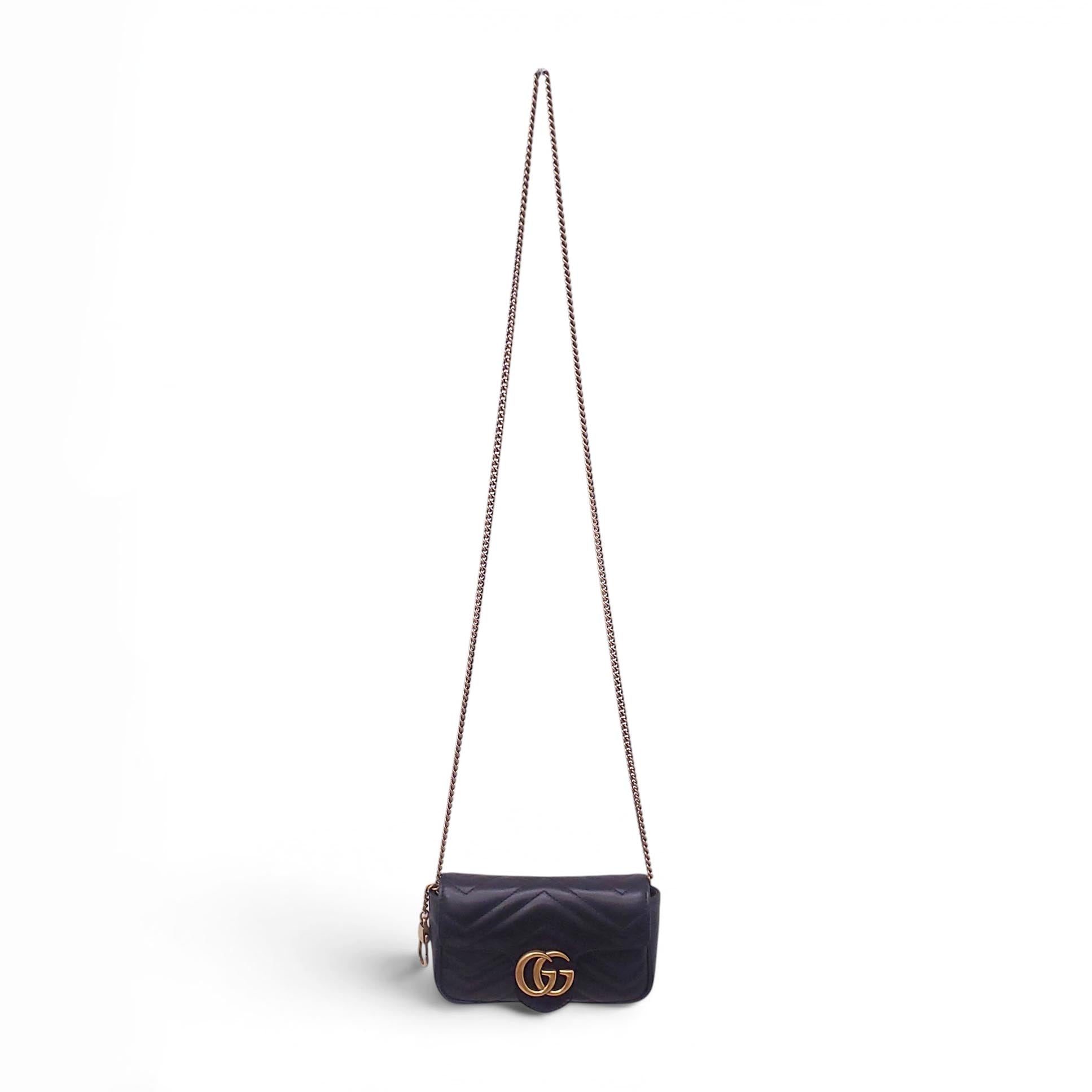 GUCCI BLACK MINI MARMONT BAG WITH GOLD HARDWARE