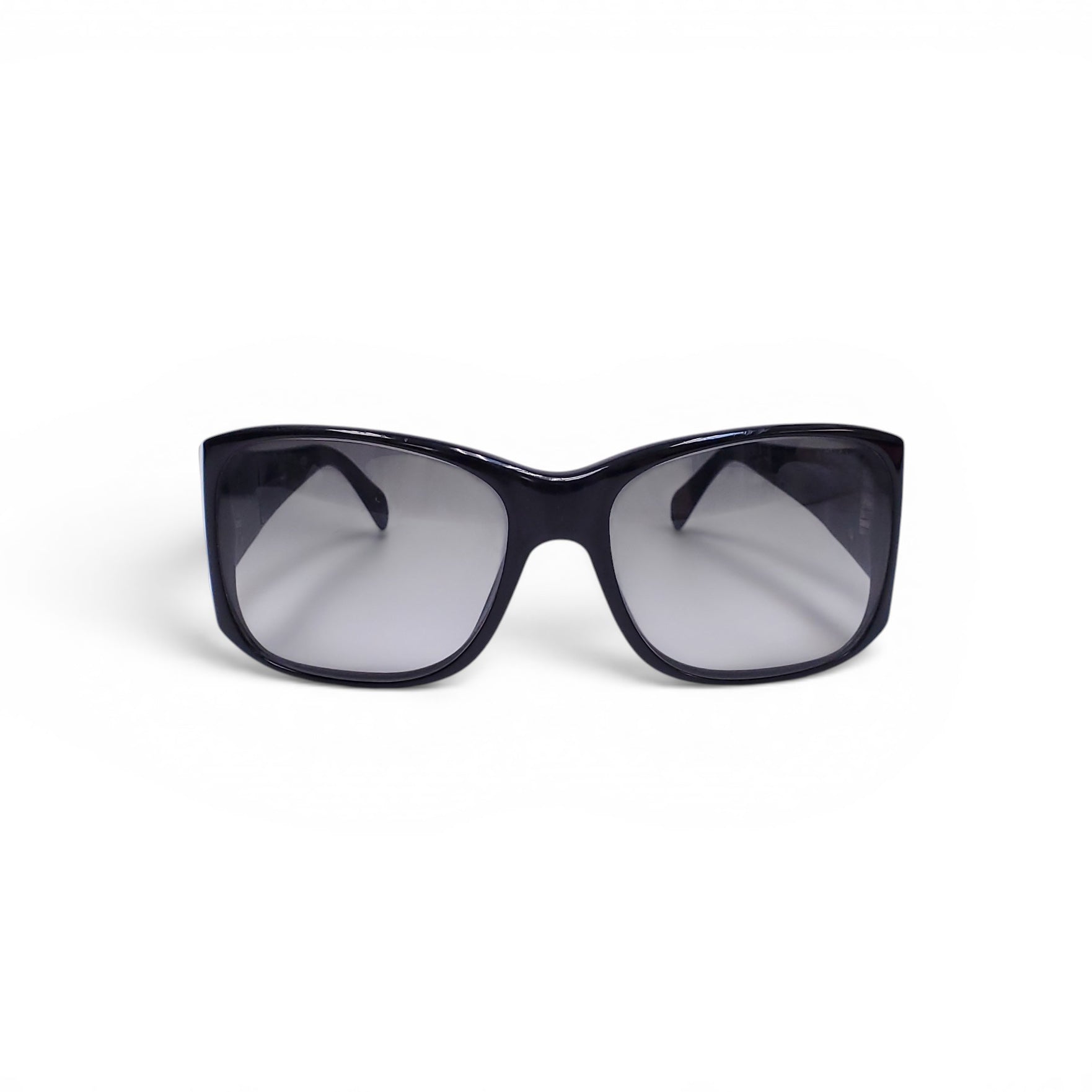 CHANEL BLACK SUNGLASSES WITH PEARL CC LOGO DETAIL