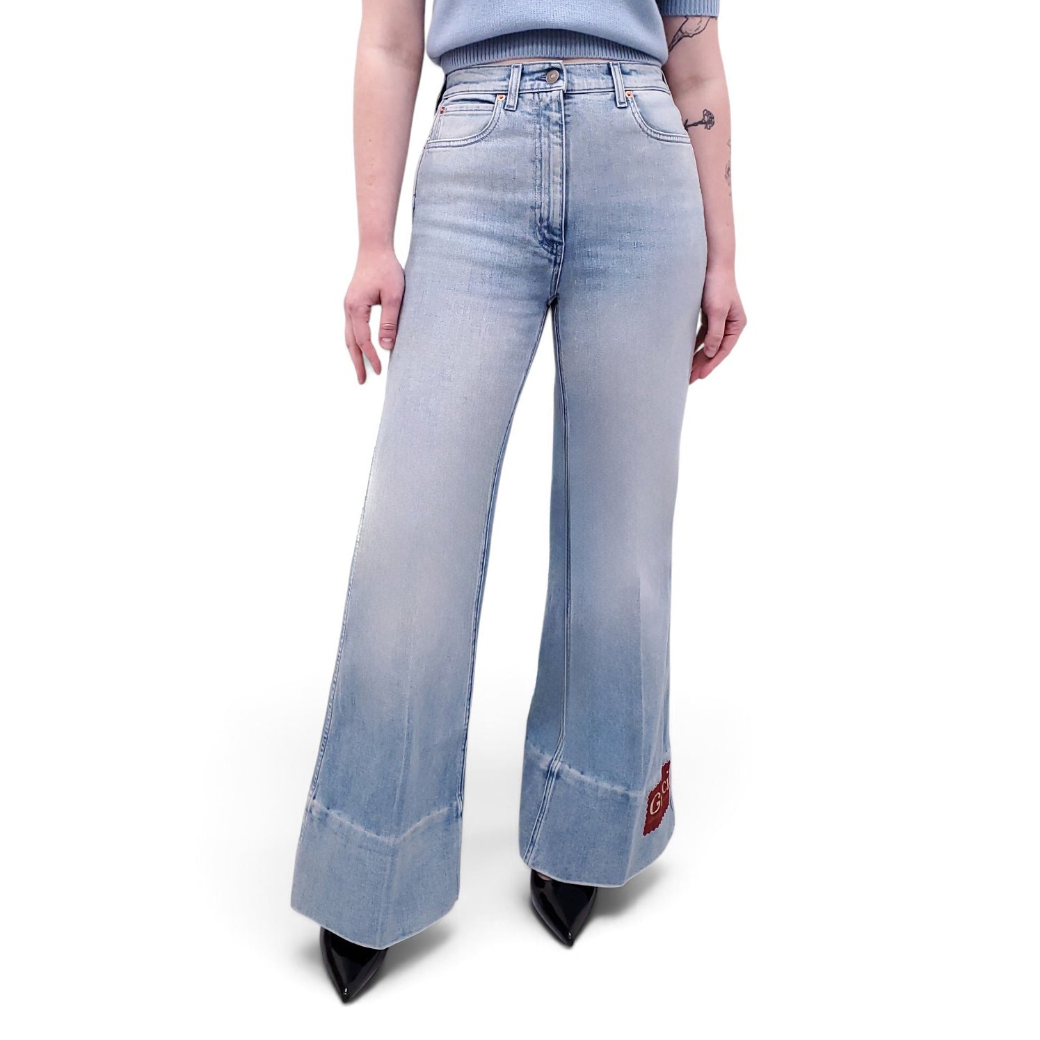 GUCCI WIDE LEG JEANS WITH LOGO PATCH - SIZE 26