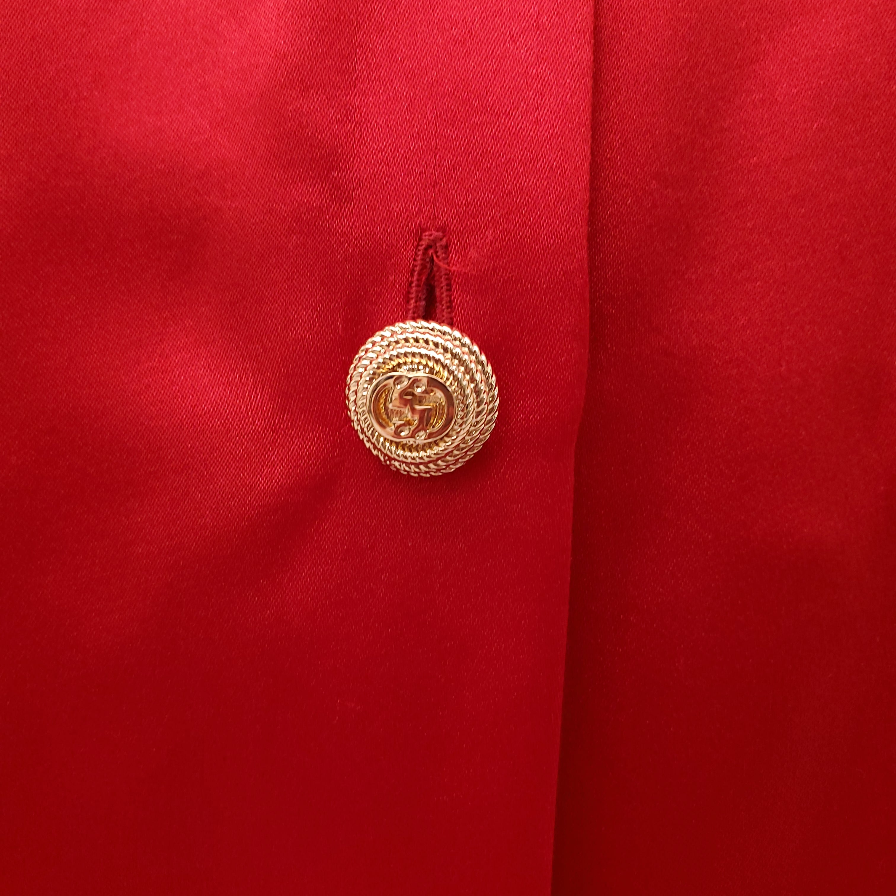 GUCCI RED SILK BLOUSE WITH NECK TIE DETAIL AND LOGO BUTTONS - SIZE 38