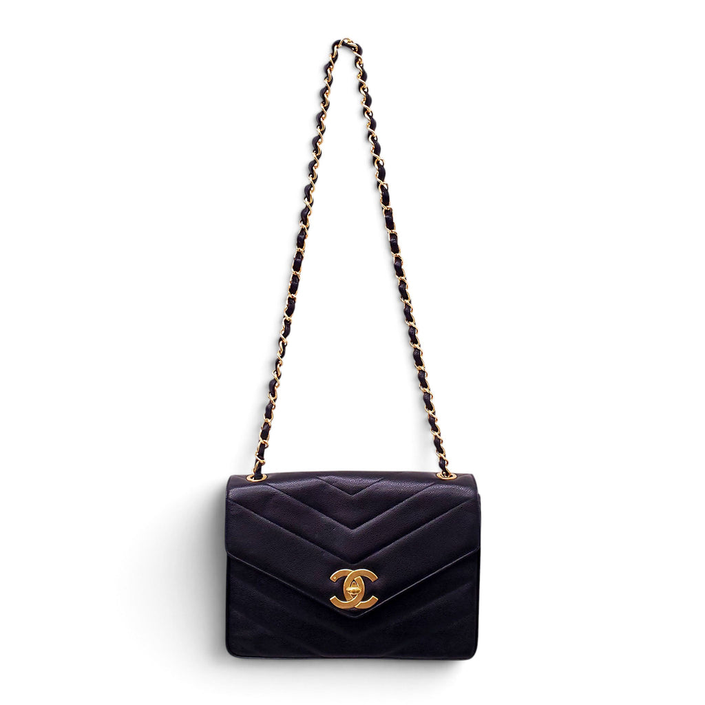 CHANEL VINTAGE CAVIAR SHOULDER BAG WITH CC GOLD LOGO