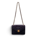 CHANEL VINTAGE CAVIAR SHOULDER BAG WITH CC GOLD LOGO
