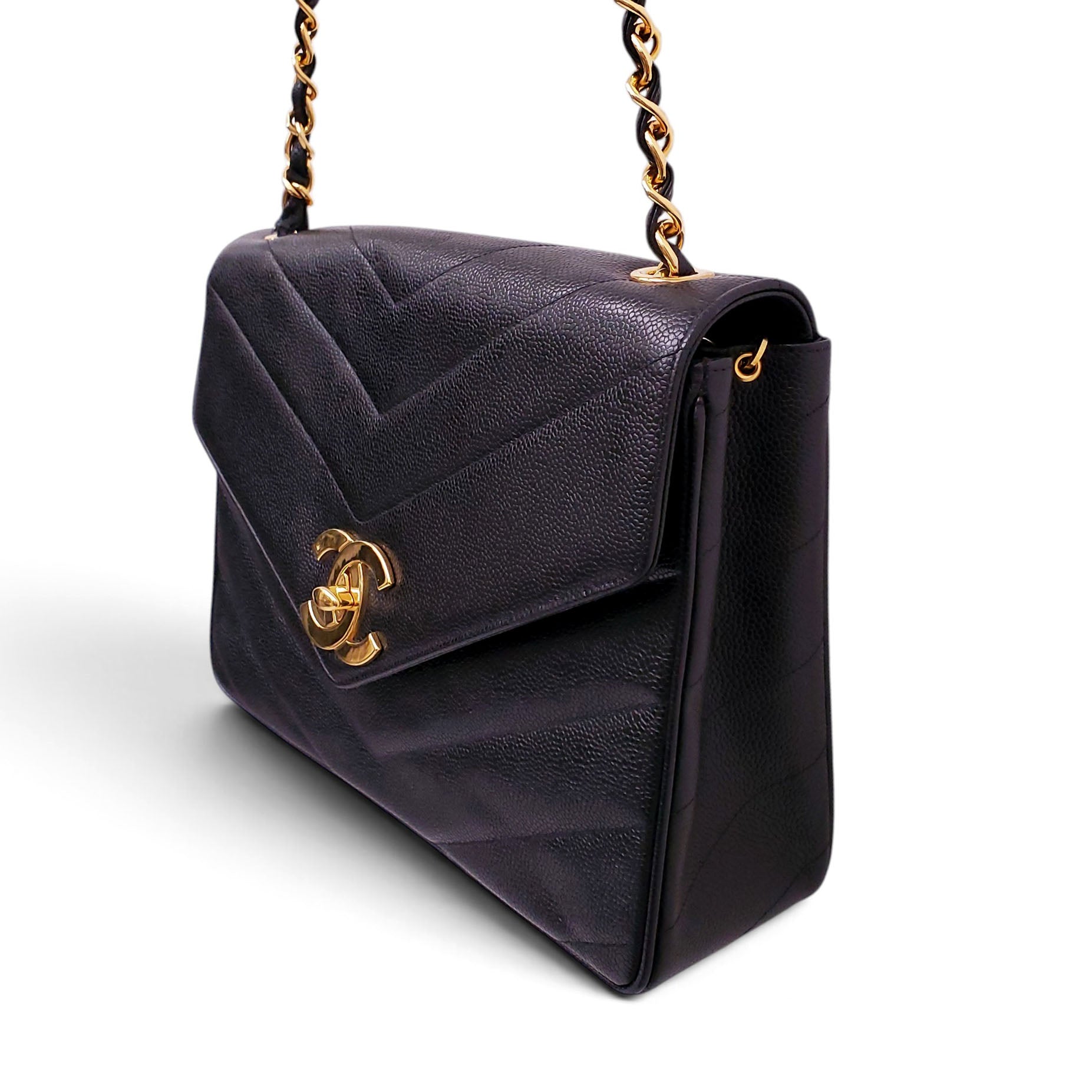 CHANEL VINTAGE CAVIAR SHOULDER BAG WITH CC GOLD LOGO