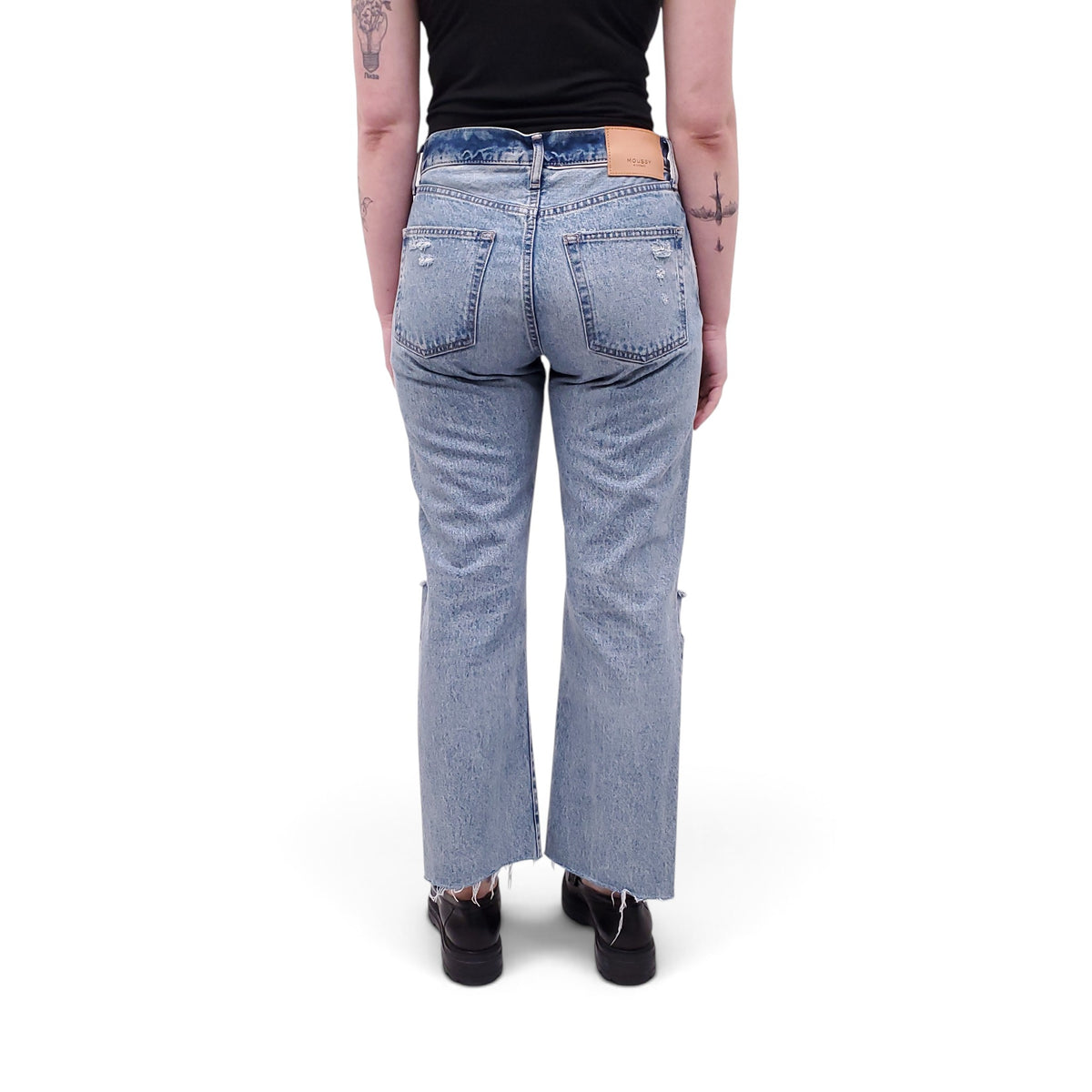 MOUSSY LIGHT WASH DISTRESSED BUTTON FLY JEANS - SIZE 26