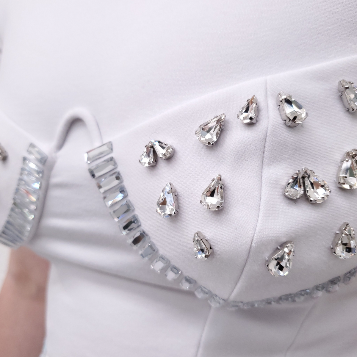 AREA WHITE CRYSTAL EMBELLISHED JERSEY T-SHIRT - SIZE S