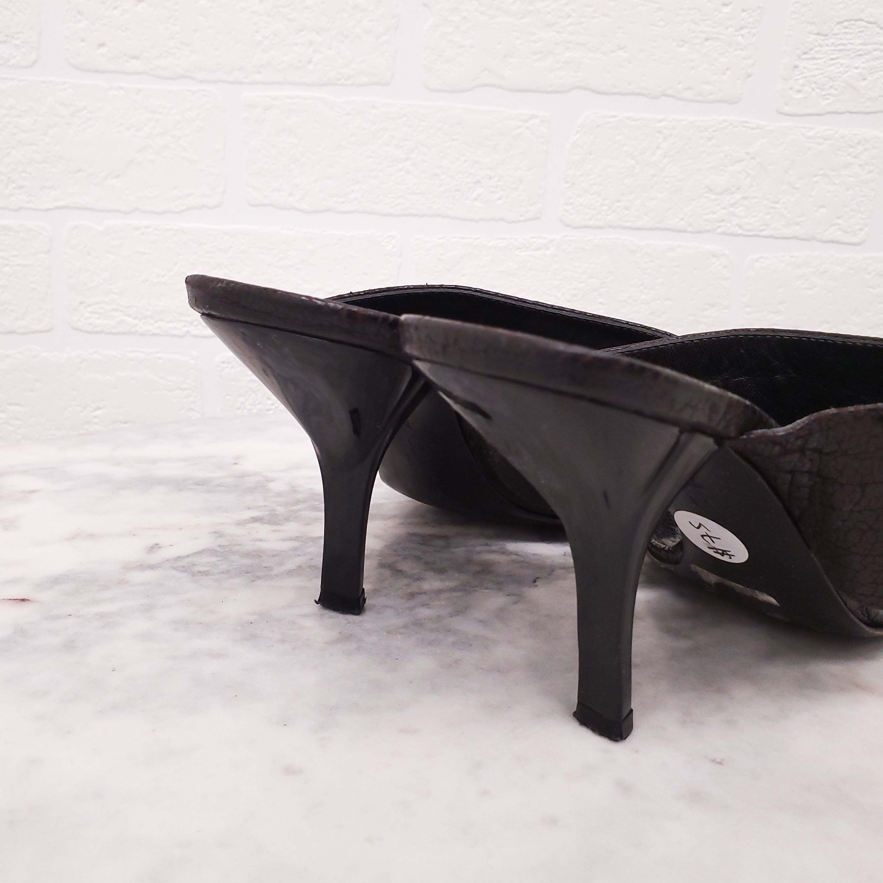 CALVIN KLEIN COLLECTION HEELS - SIZE 38