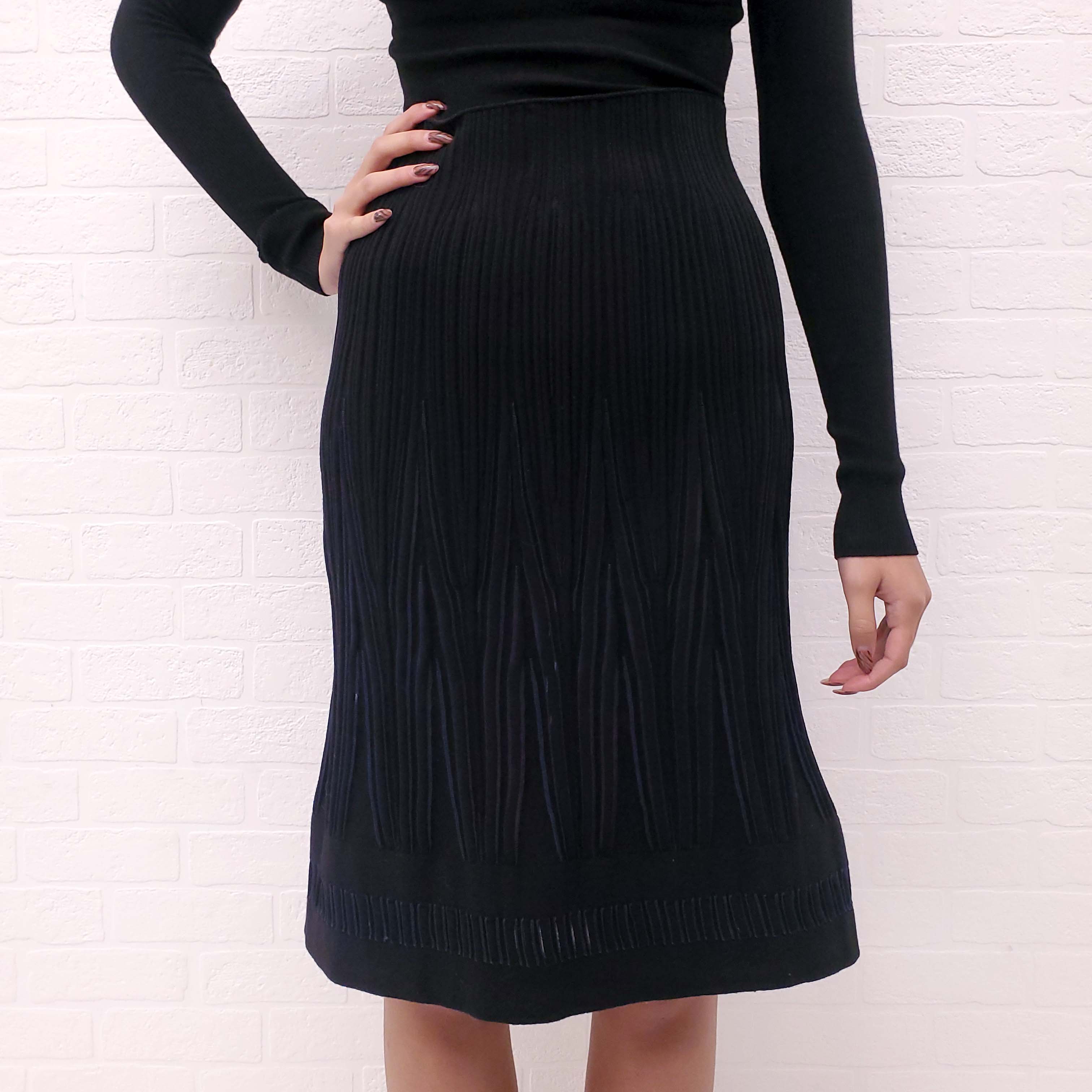 ALAÏA BLACK AND NAVY RIBBED SKIRT - SIZE 40