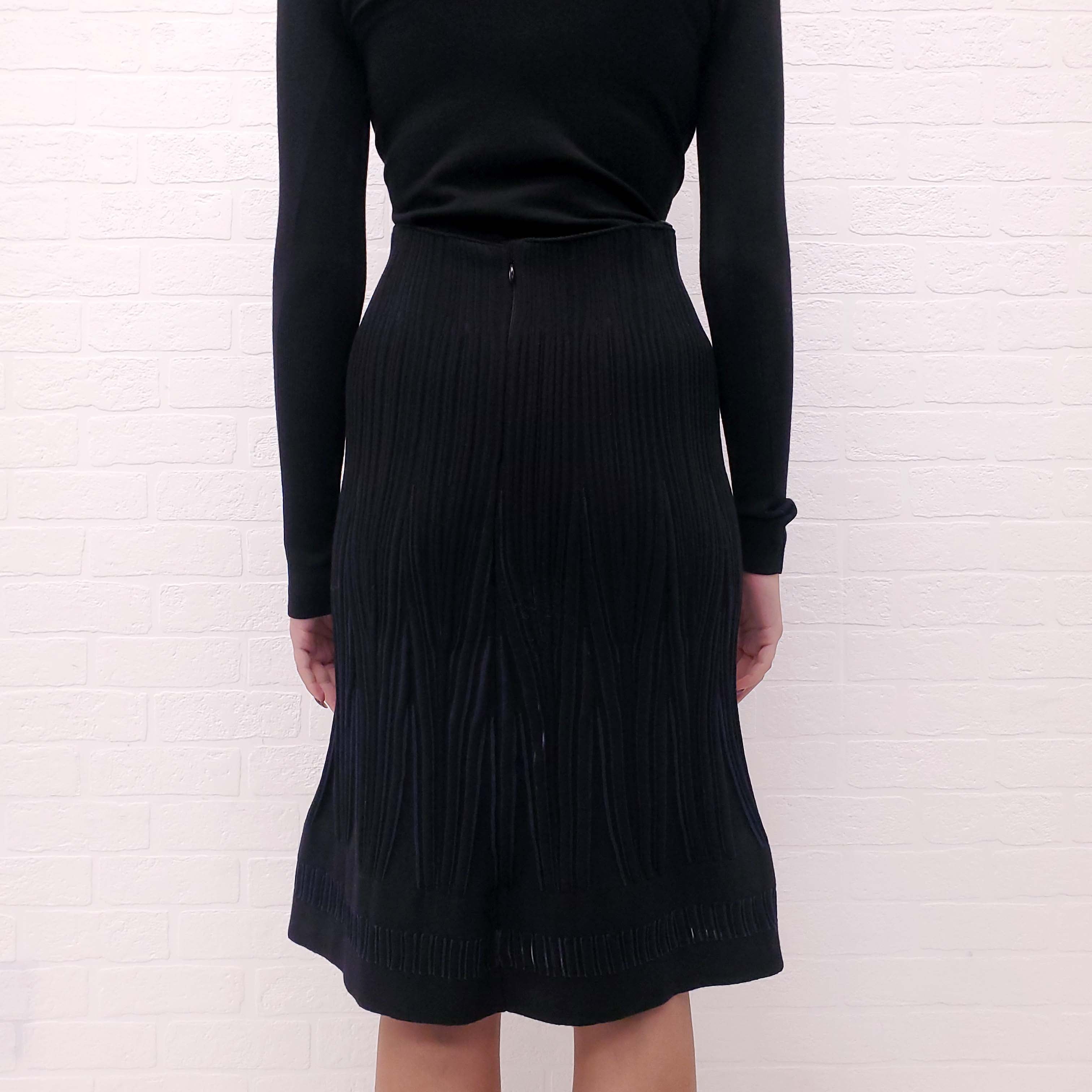 ALAÏA BLACK AND NAVY RIBBED SKIRT - SIZE 40