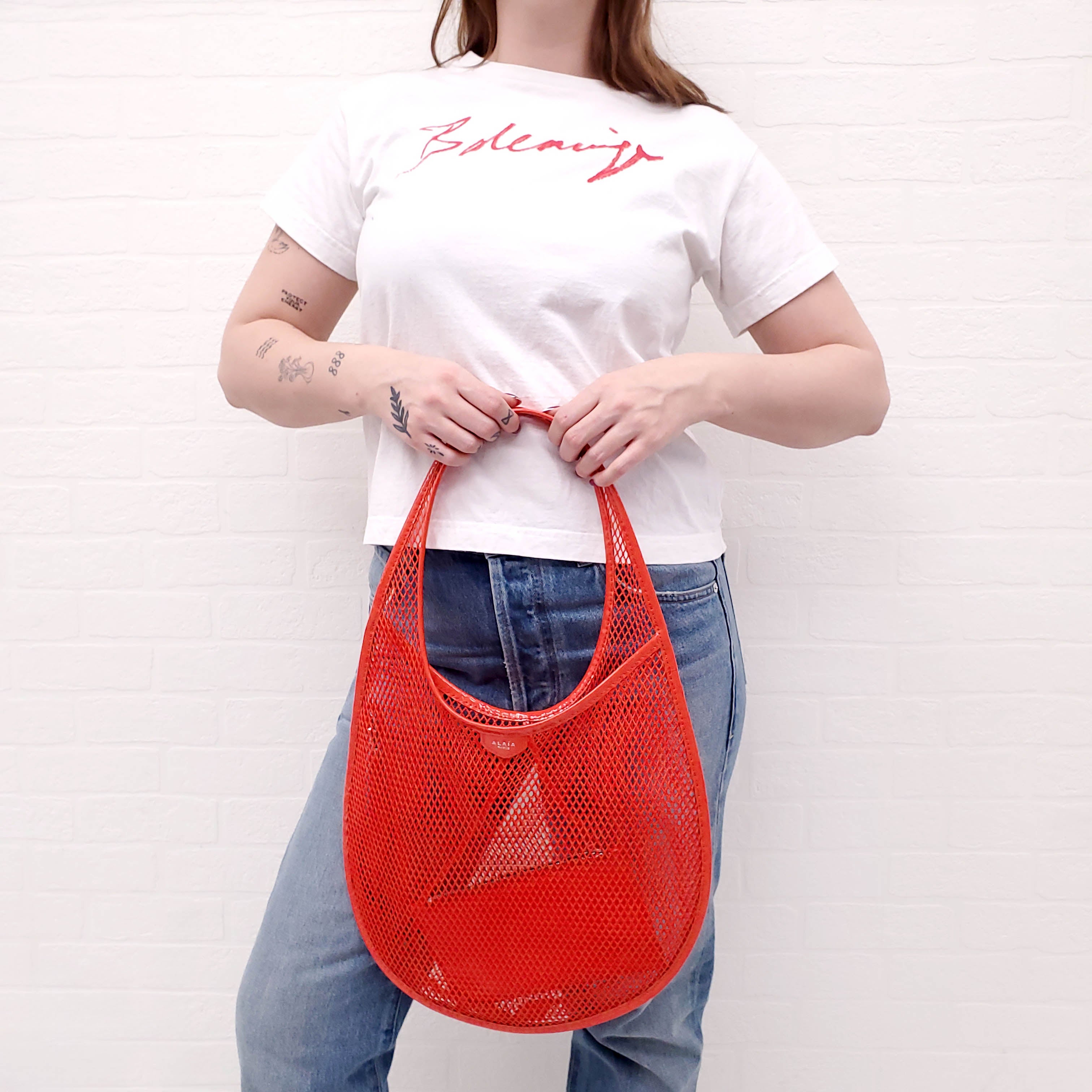ALAÏA ONE PIECE MEDIUM MESH TOTE BAG IN RED