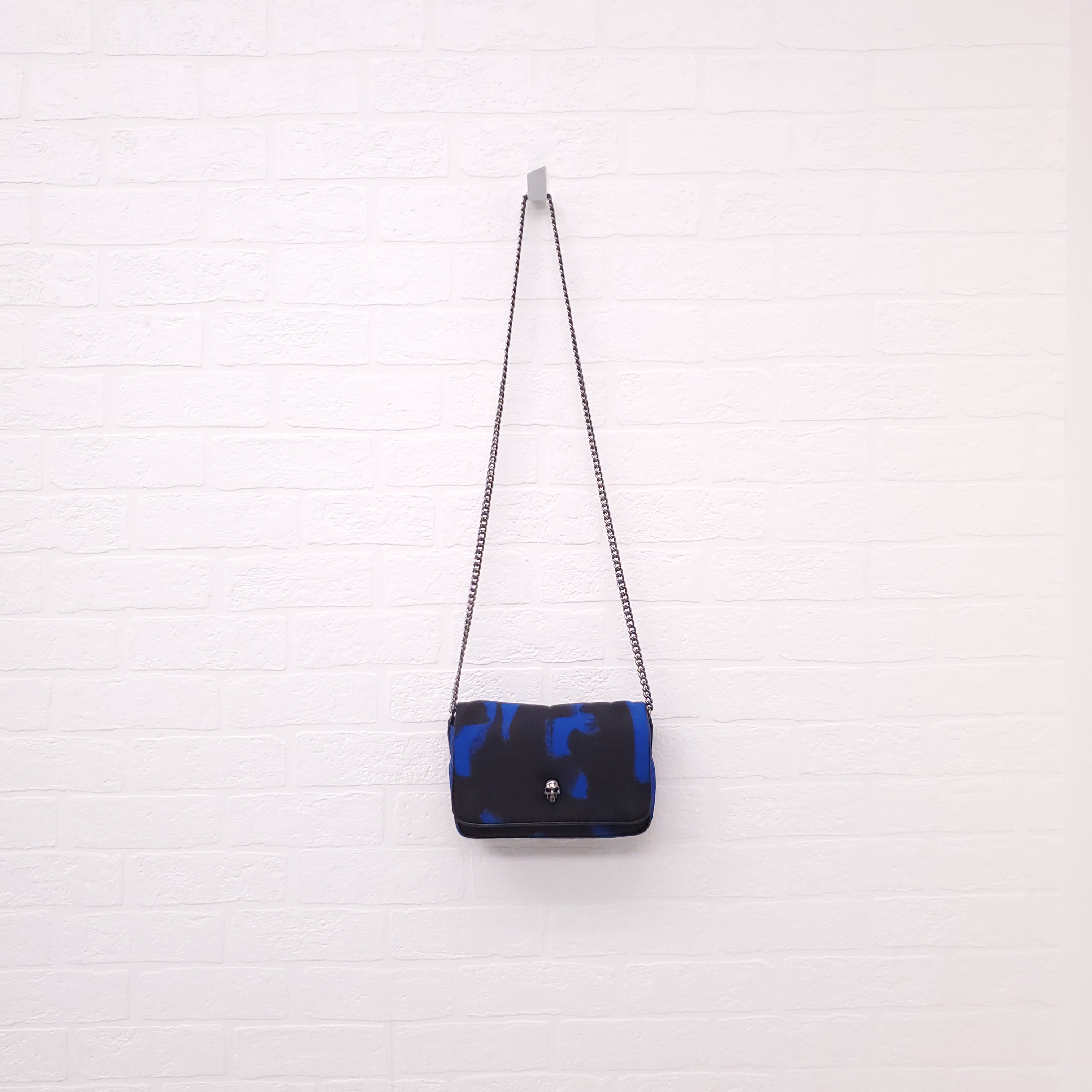 ALEXANDER MCQUEEN BLACK AND BLUE NYLON CHAIN LINKED CROSSBODY BAG