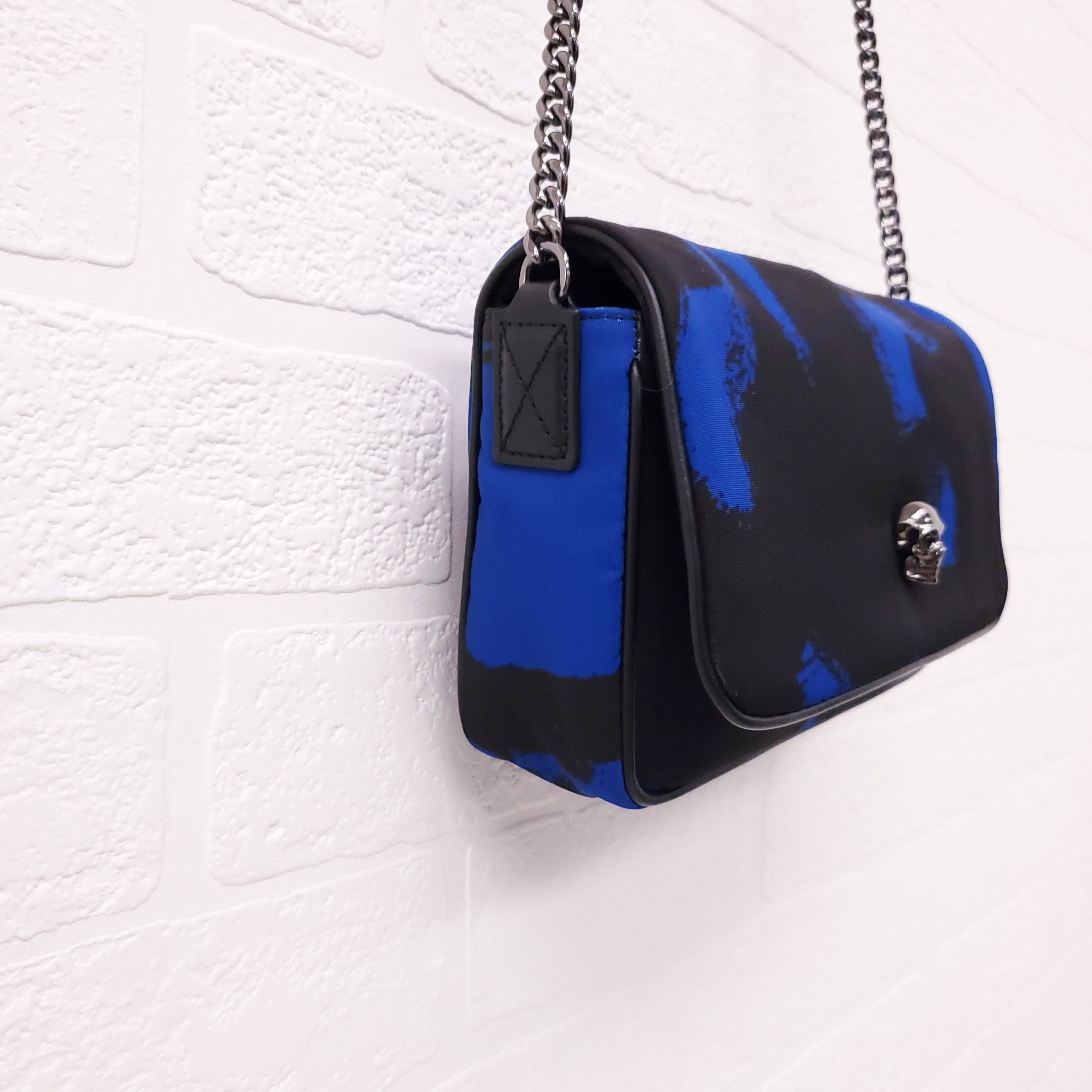 ALEXANDER MCQUEEN BLACK AND BLUE NYLON CHAIN LINKED CROSSBODY BAG