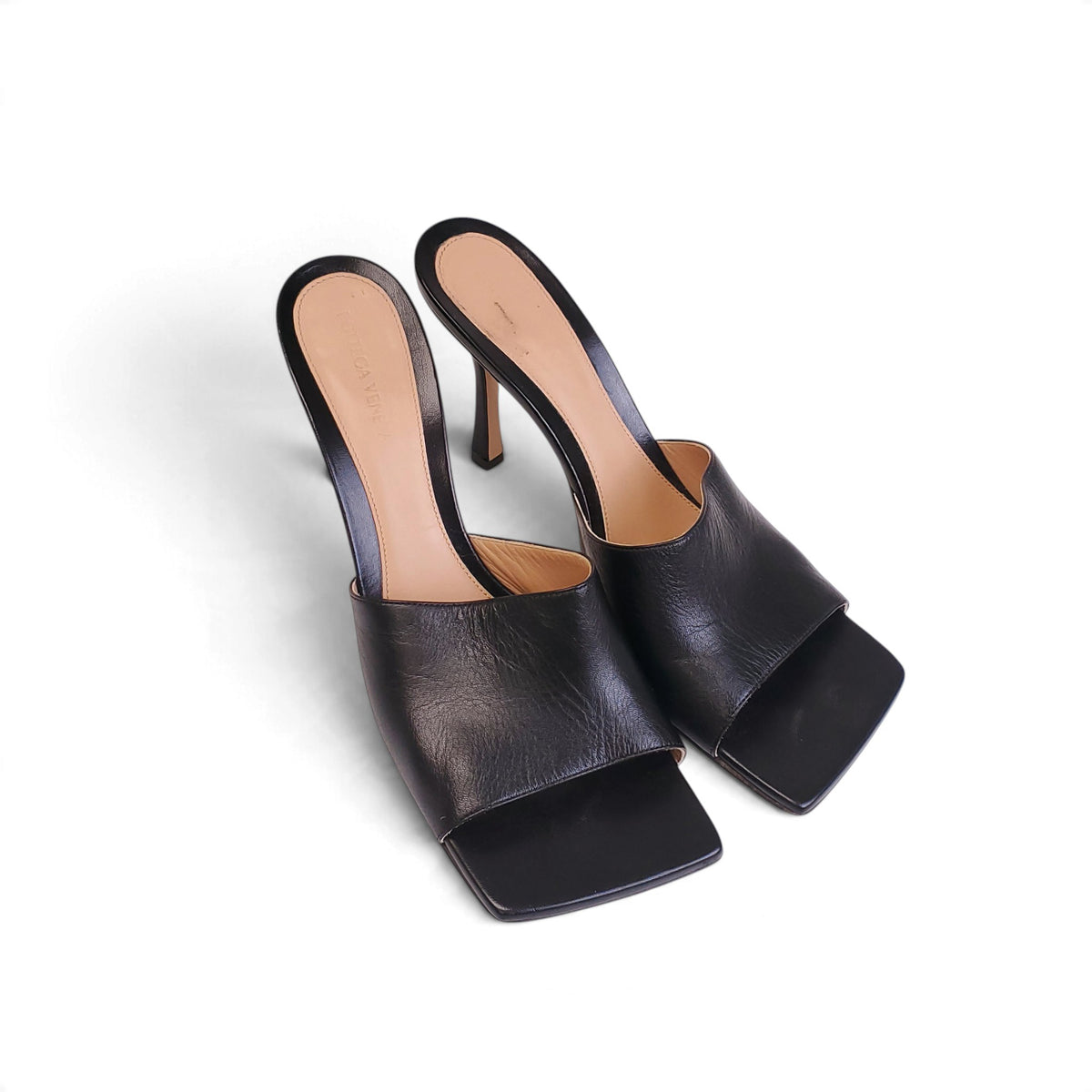 BOTTEGA VENETA BLACK LEATHER MULE HEELS - SIZE 42