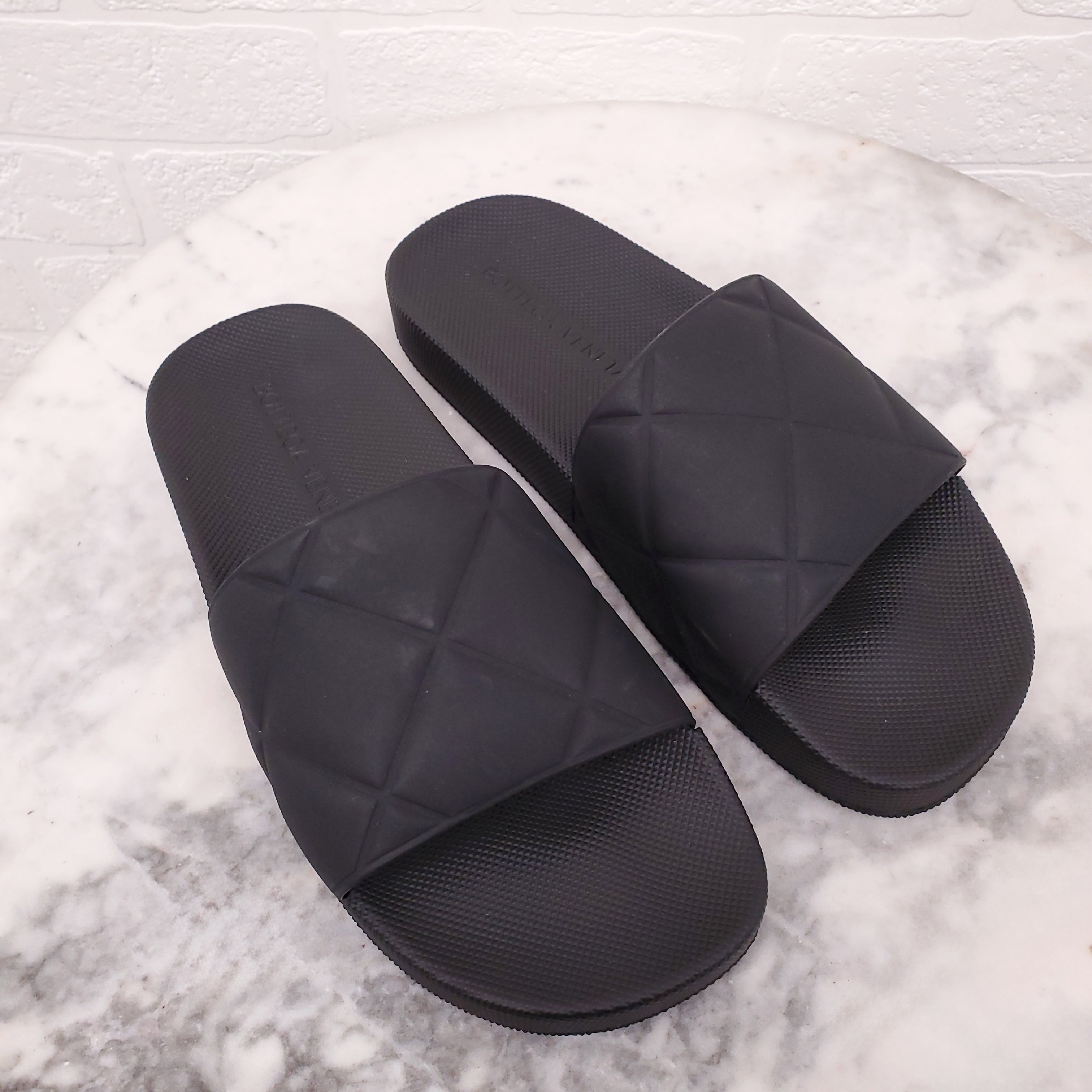 BOTTEGA VENETA BLACK SLIDES - SIZE 38