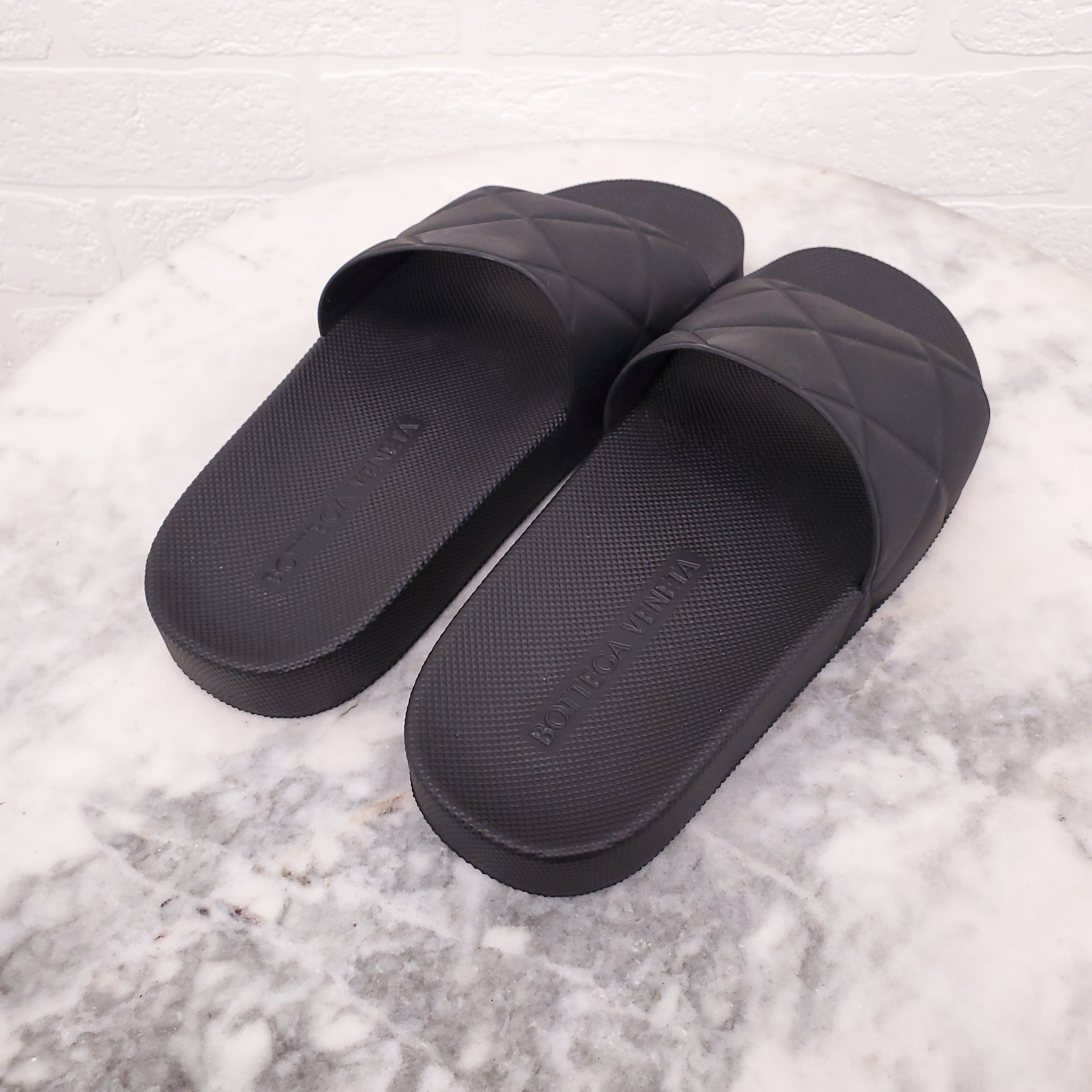BOTTEGA VENETA BLACK SLIDES - SIZE 38