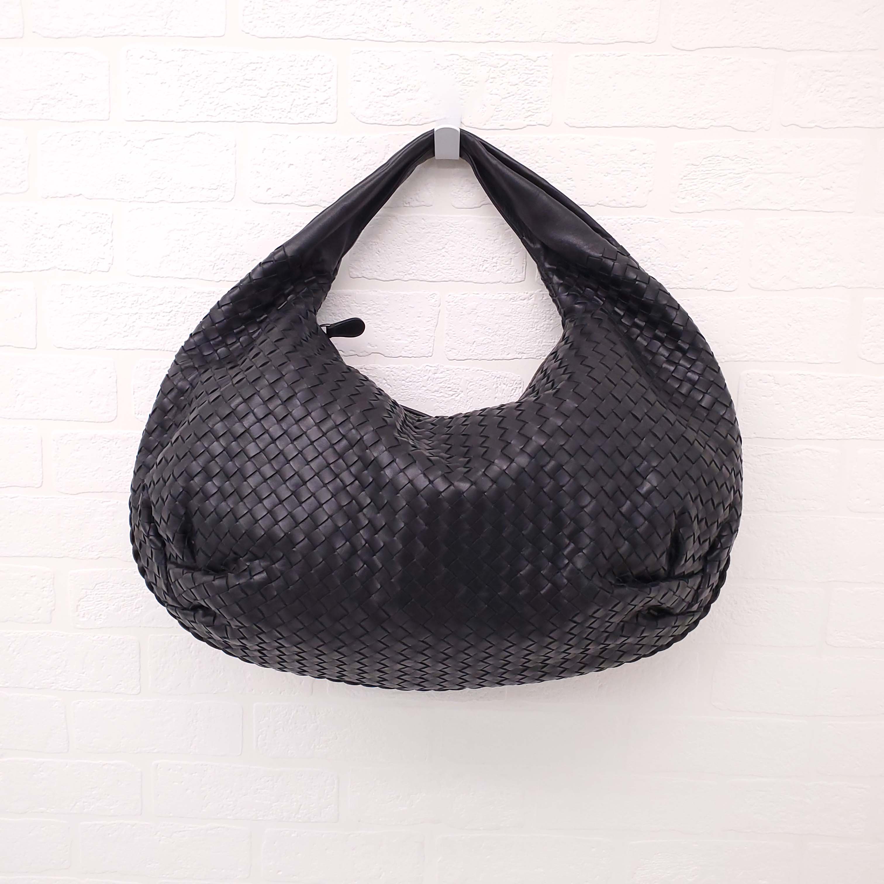BOTTEGA VENETA INTRECCIATO BLACK LEATHER HOBO BAG
