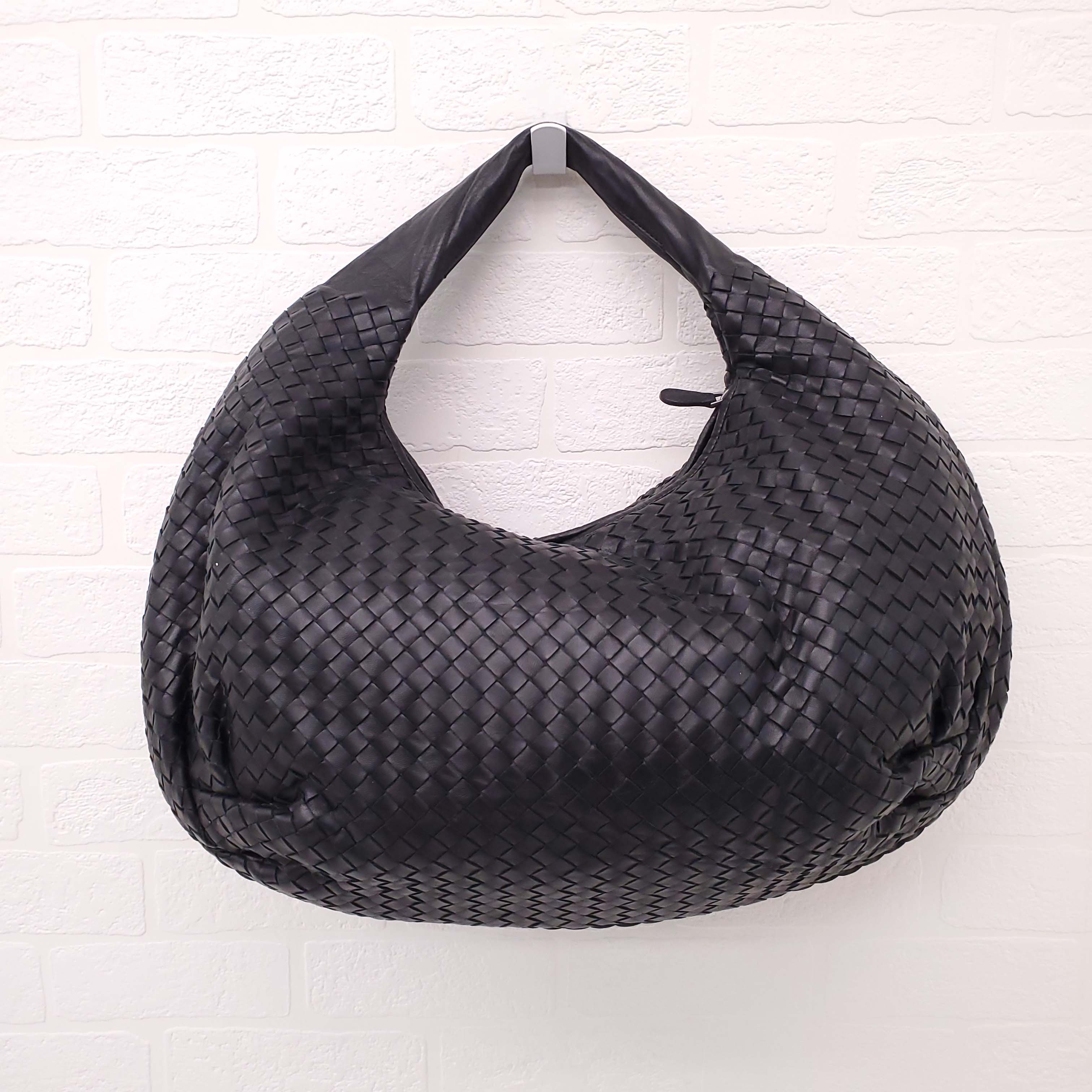 BOTTEGA VENETA INTRECCIATO BLACK LEATHER HOBO BAG