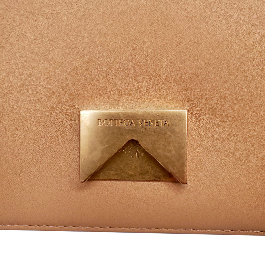 BOTTEGA VENETA NUDE ENVELOPE SHOULDER BAG