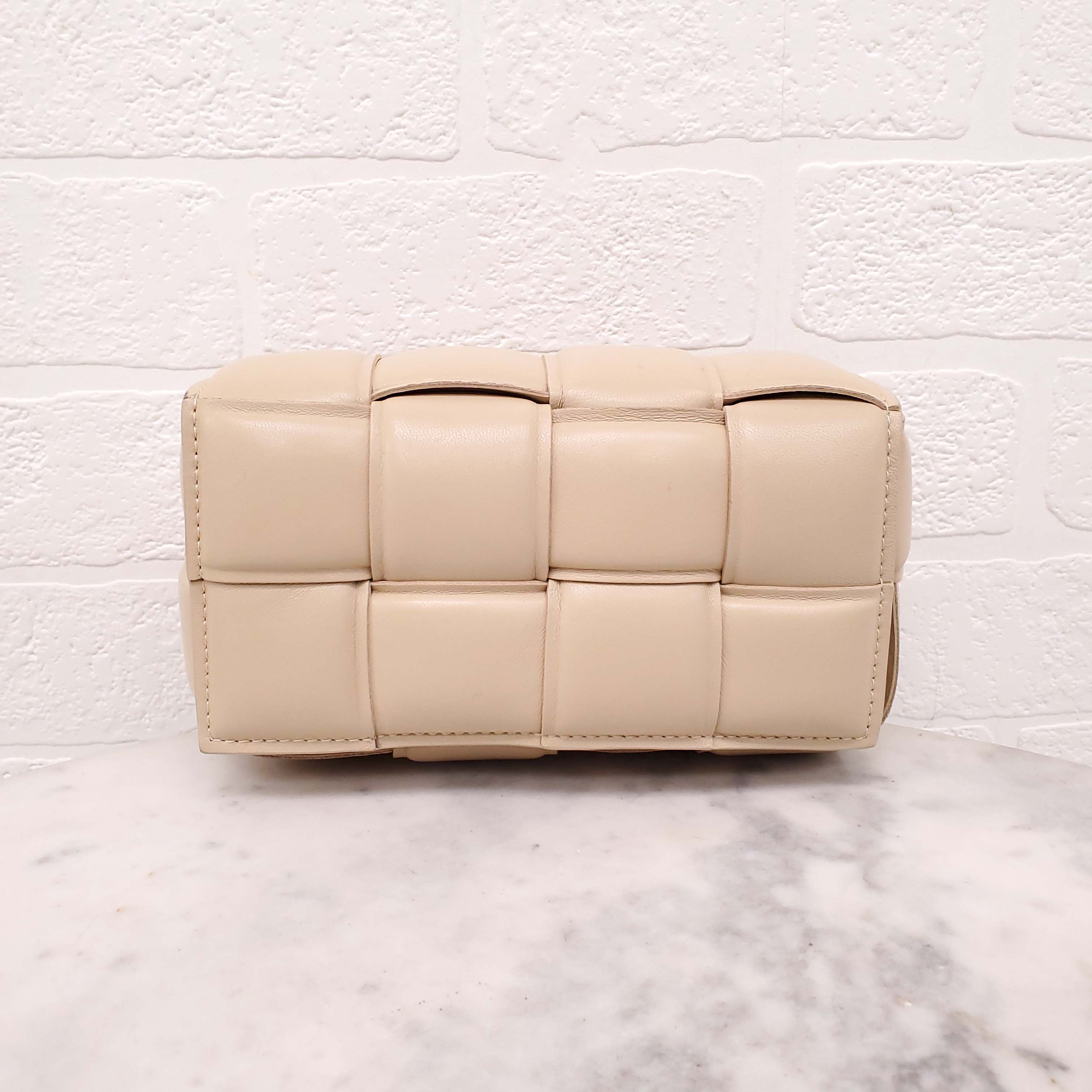BOTTEGA VENETA NUDE LEATHER BADDED BELT BAG