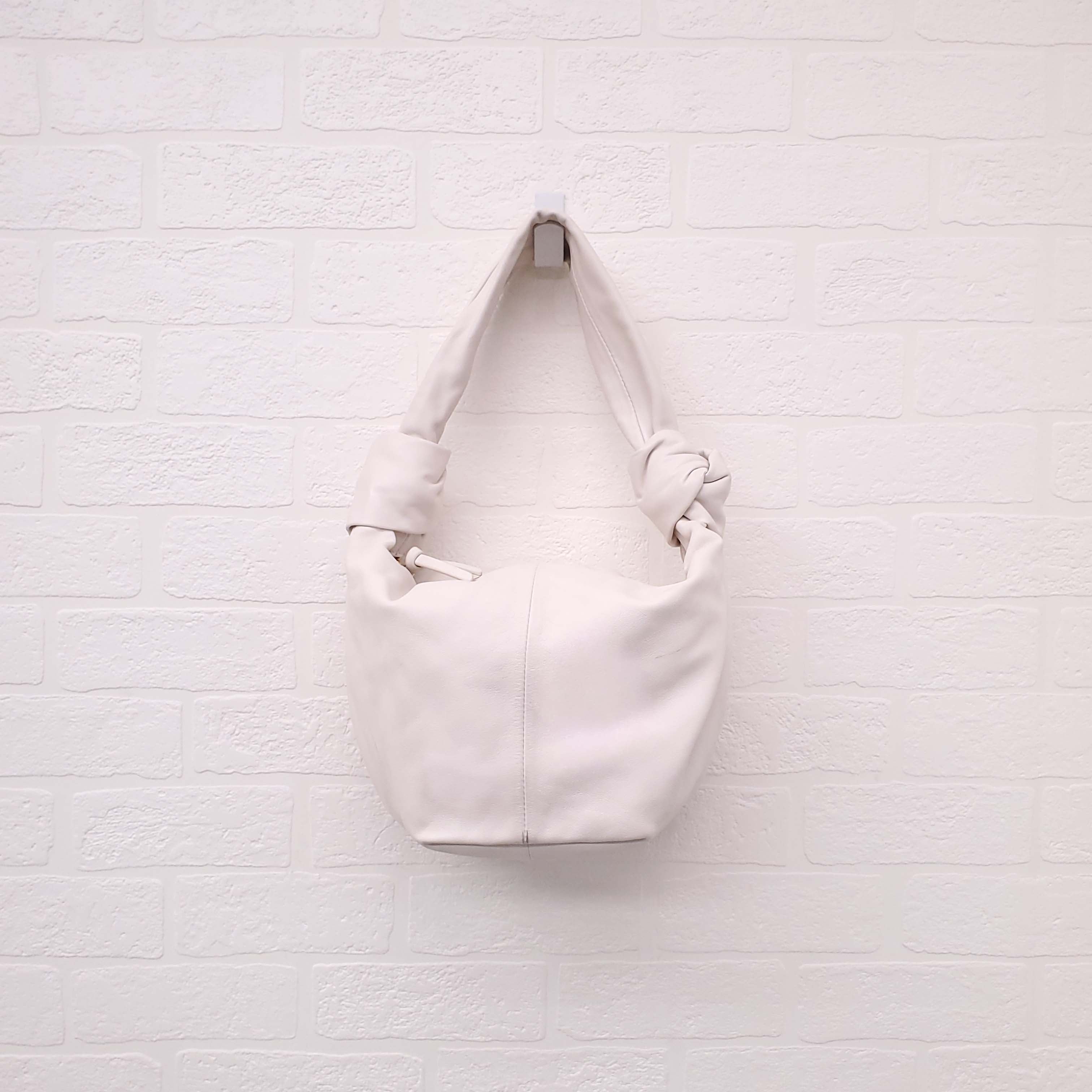 BOTTEGA VENETA WHITE NAPPA LEATHER DOUBLE KNOT HANDLE BAG