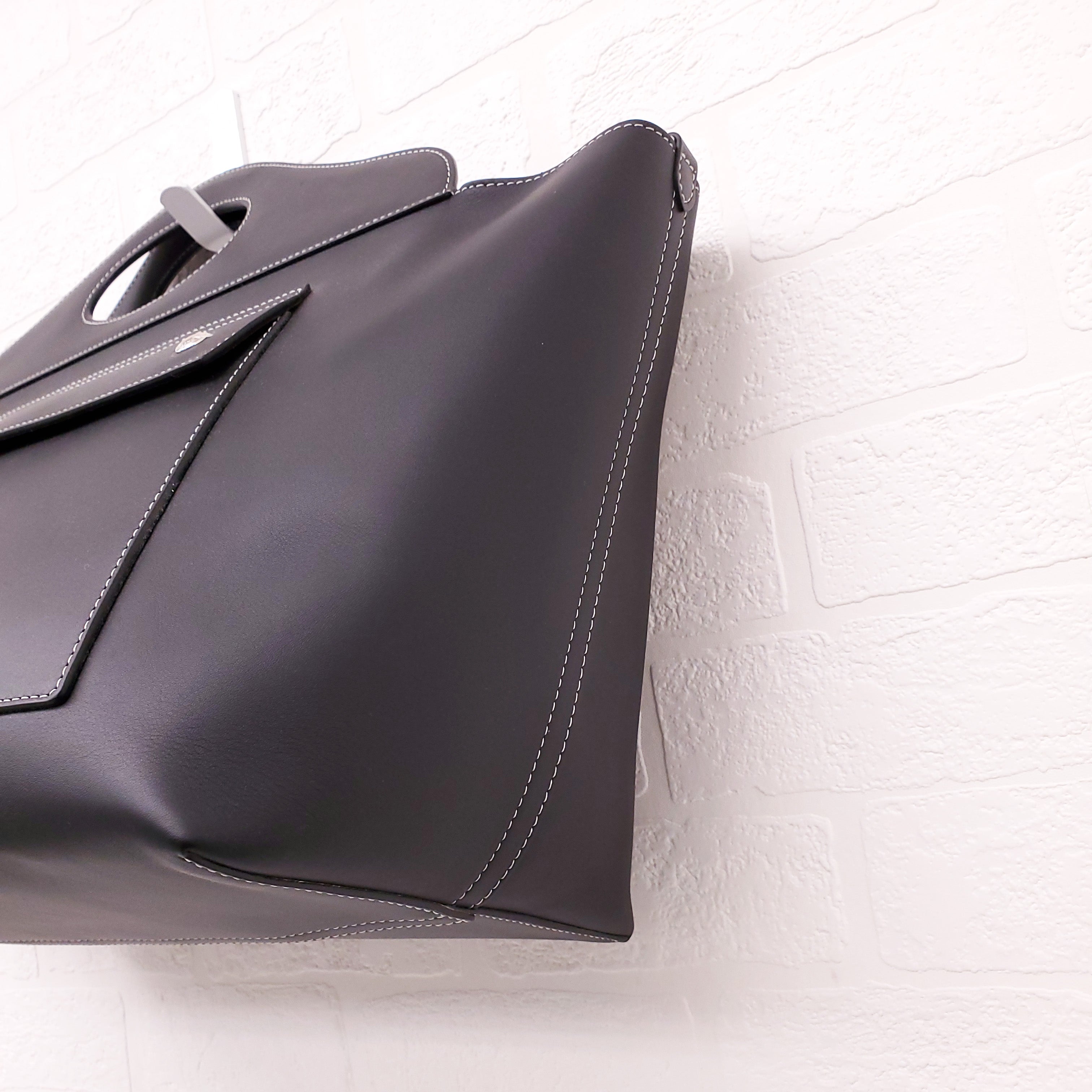 BURBERRY BLACK LEATHER POCKET SATCHEL TOTE