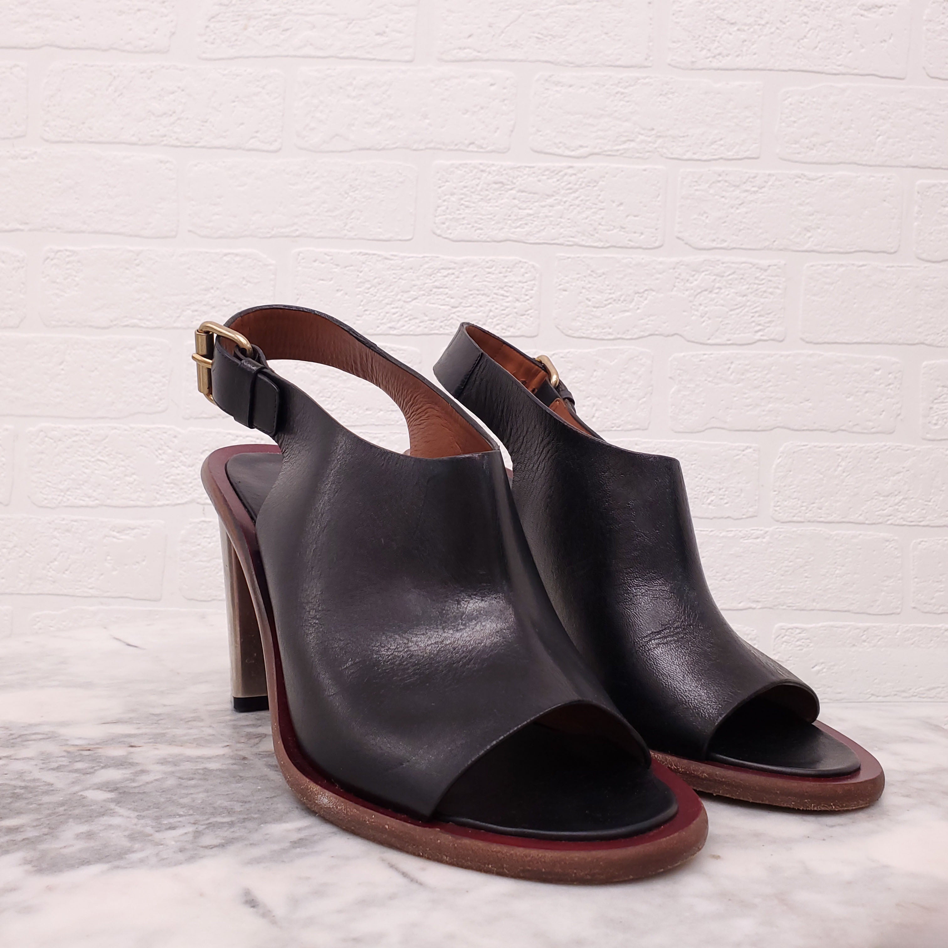 CELINE BLACK LEATHER BUCKLE AND PEEP TOE HEELS WITH SILVER BLOCK HEEL - SIZE 39.5