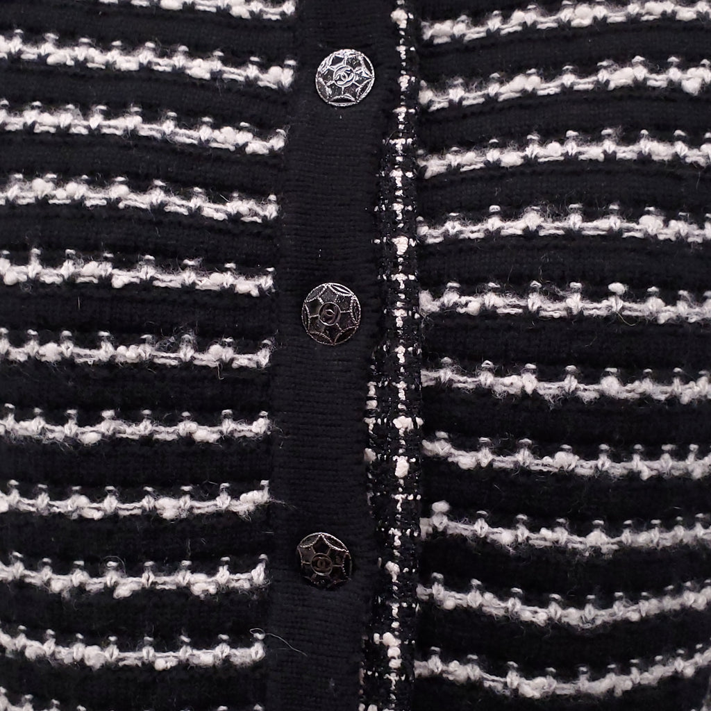 CHANEL 2010 BLACK AND WHITE TWEED JACKET WITH CASHMERE VEST AND SLEEVES - SIZE 42