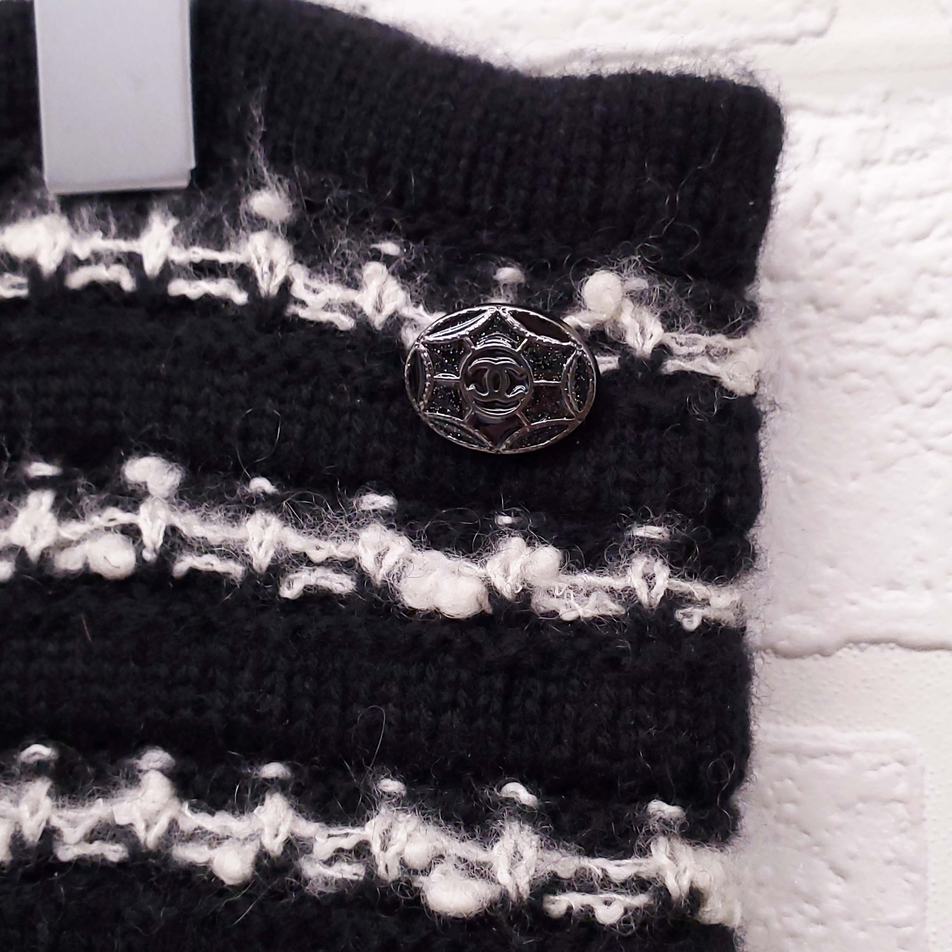 CHANEL 2010 BLACK AND WHITE TWEED JACKET WITH CASHMERE VEST AND SLEEVES - SIZE 42