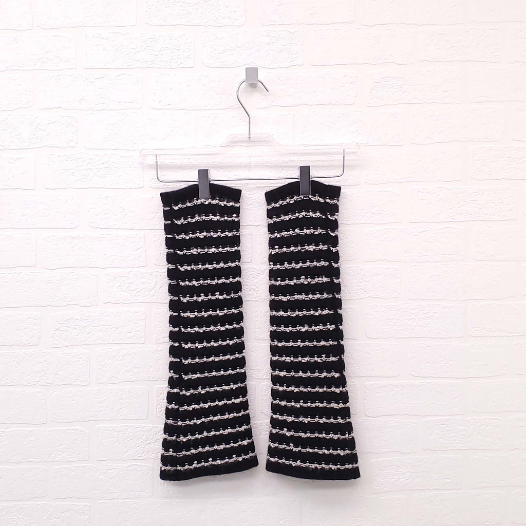 CHANEL 2010 BLACK AND WHITE TWEED JACKET WITH CASHMERE VEST AND SLEEVES - SIZE 42