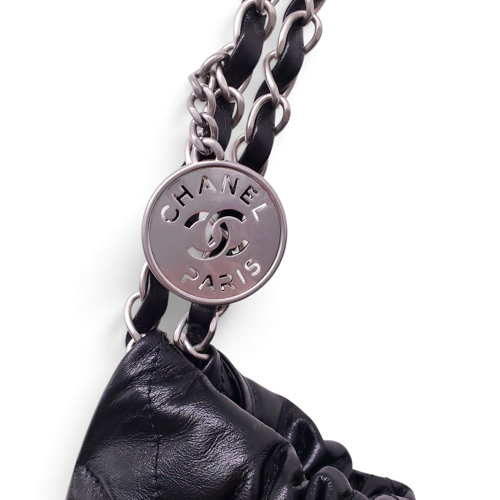 CHANEL 22 MEDIUM BLACK SHOULDER BAG