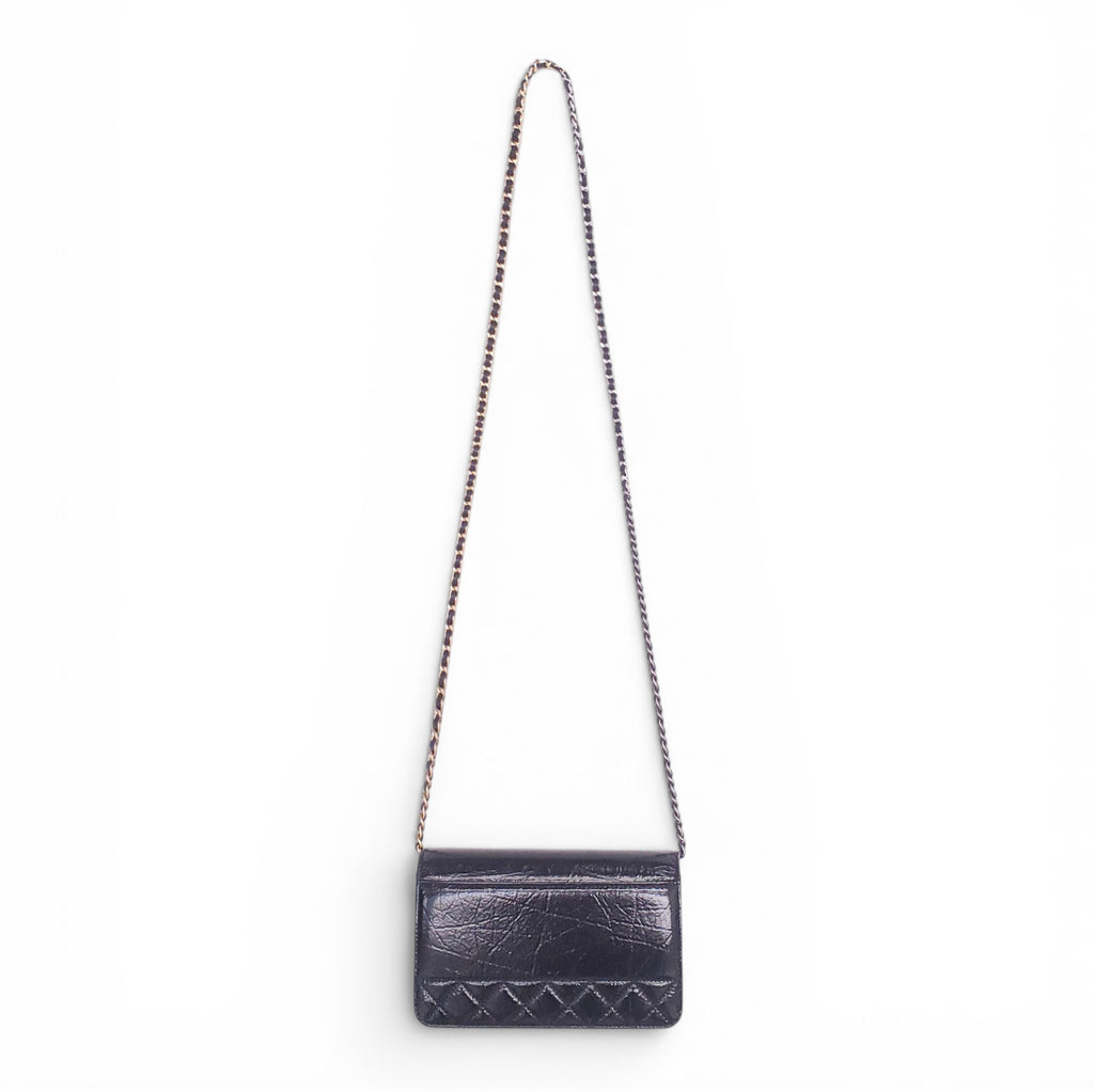CHANEL BLACK AGED LEATHER WALLET ON MIXED METAL CHAIN