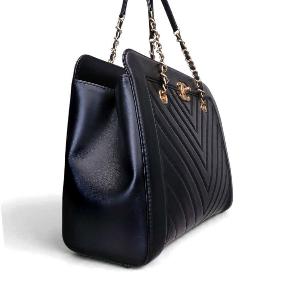 CHANEL BLACK CHEVRON TOTE