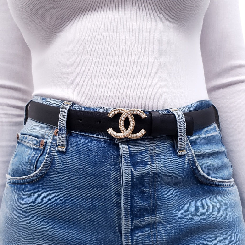 CHANEL BLACK LEATHER BELT WITH PEARL CC LOGO BUCKLE - SIZE 80