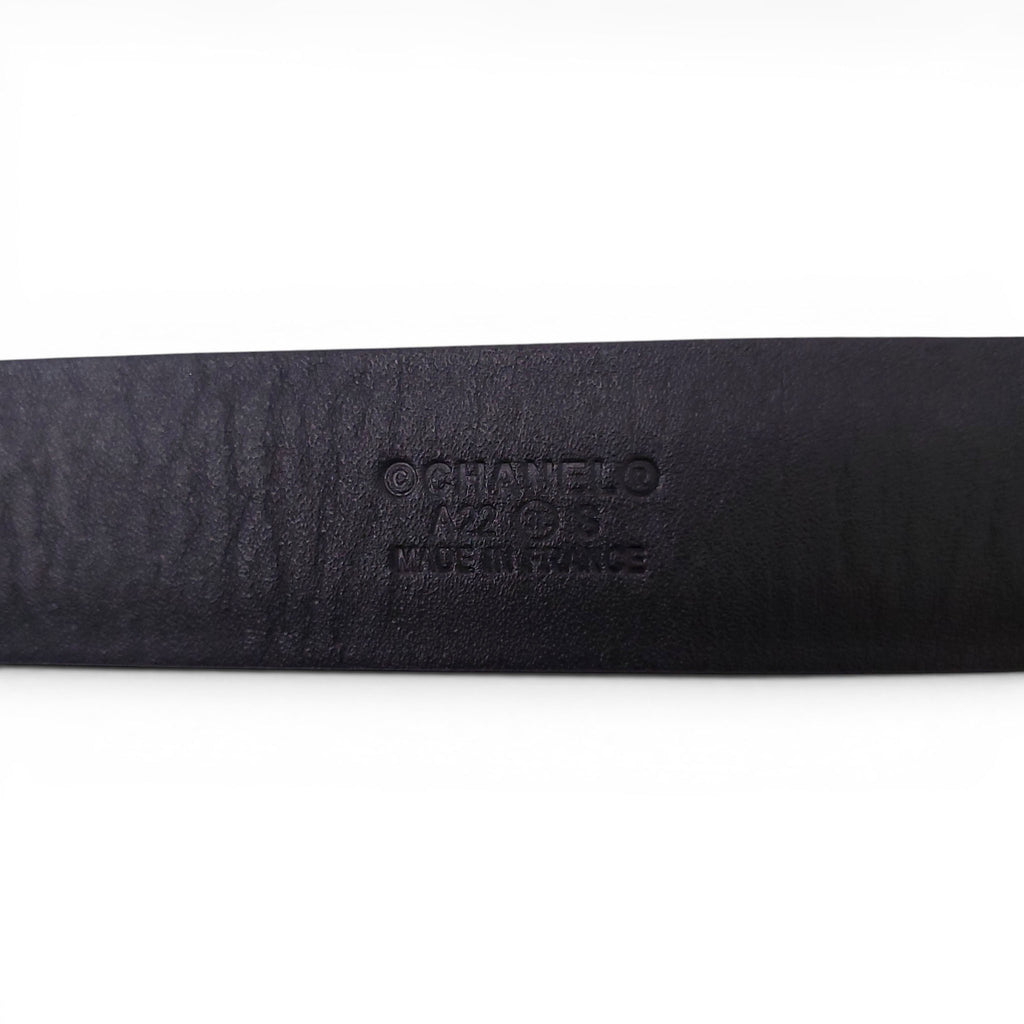 CHANEL BLACK LEATHER BELT WITH PEARL CC LOGO BUCKLE - SIZE 80