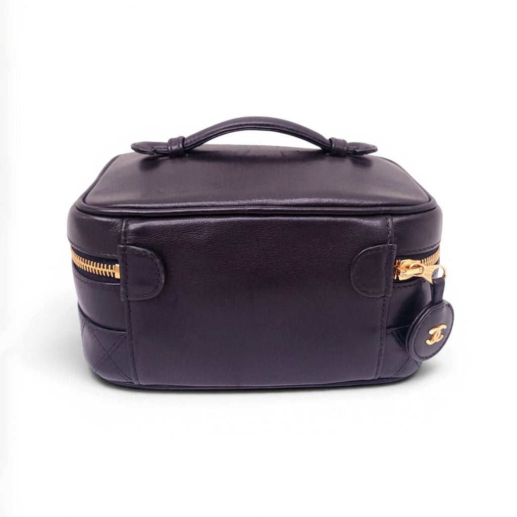 CHANEL BLACK LEATHER VANITY BAG